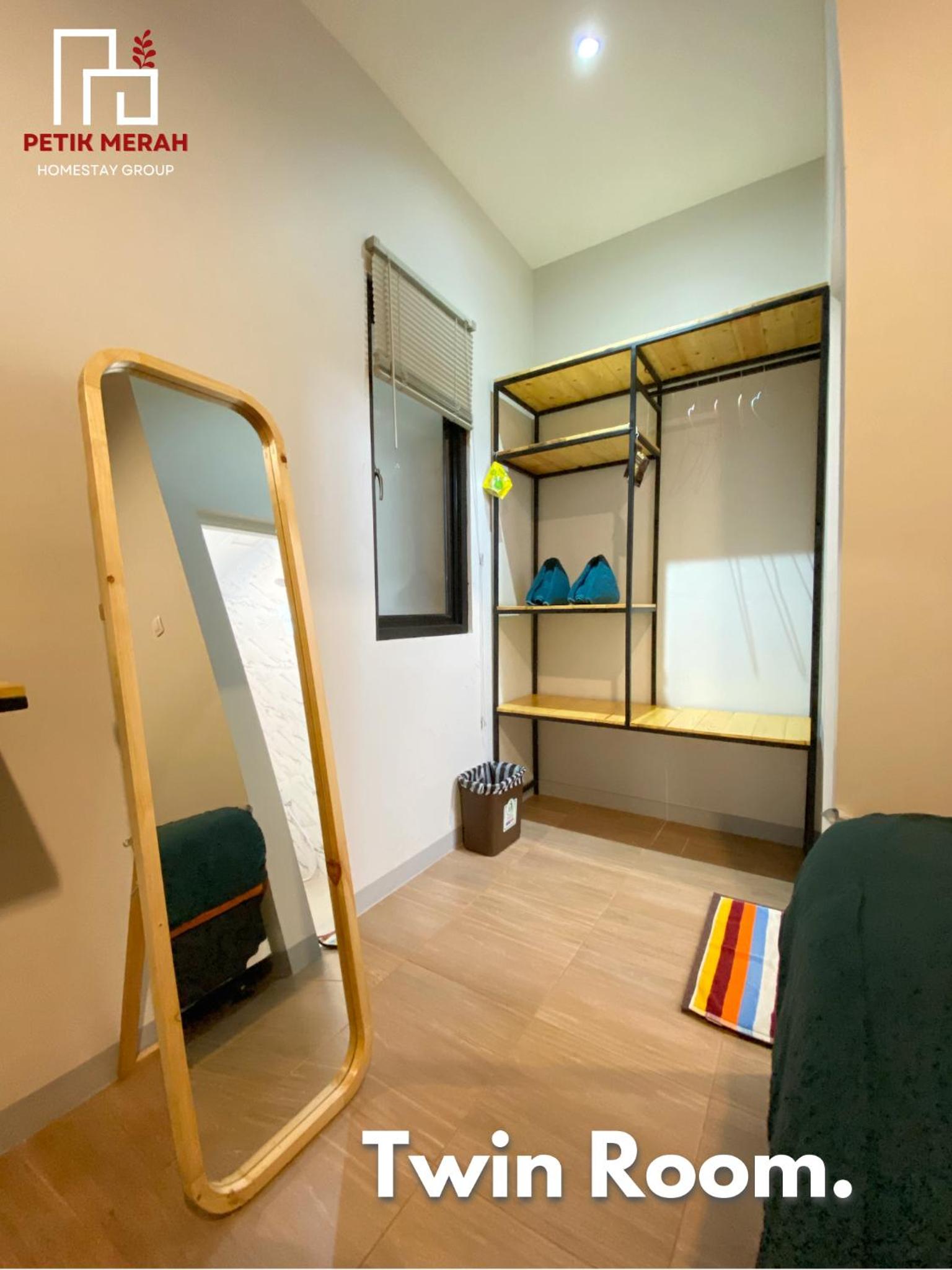 Standard Twin Room - Photo 4