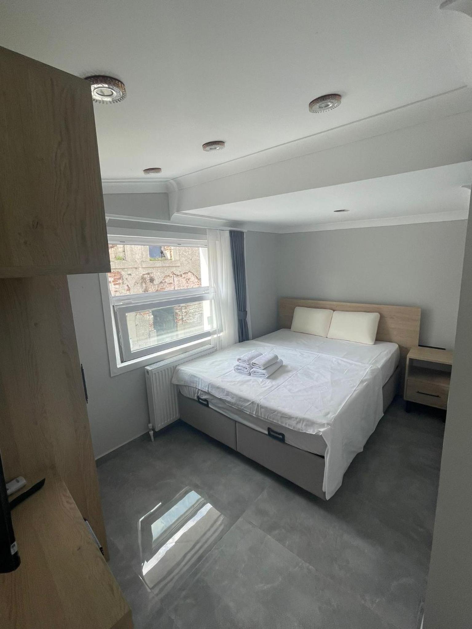 Family Room with Balcony photo 3