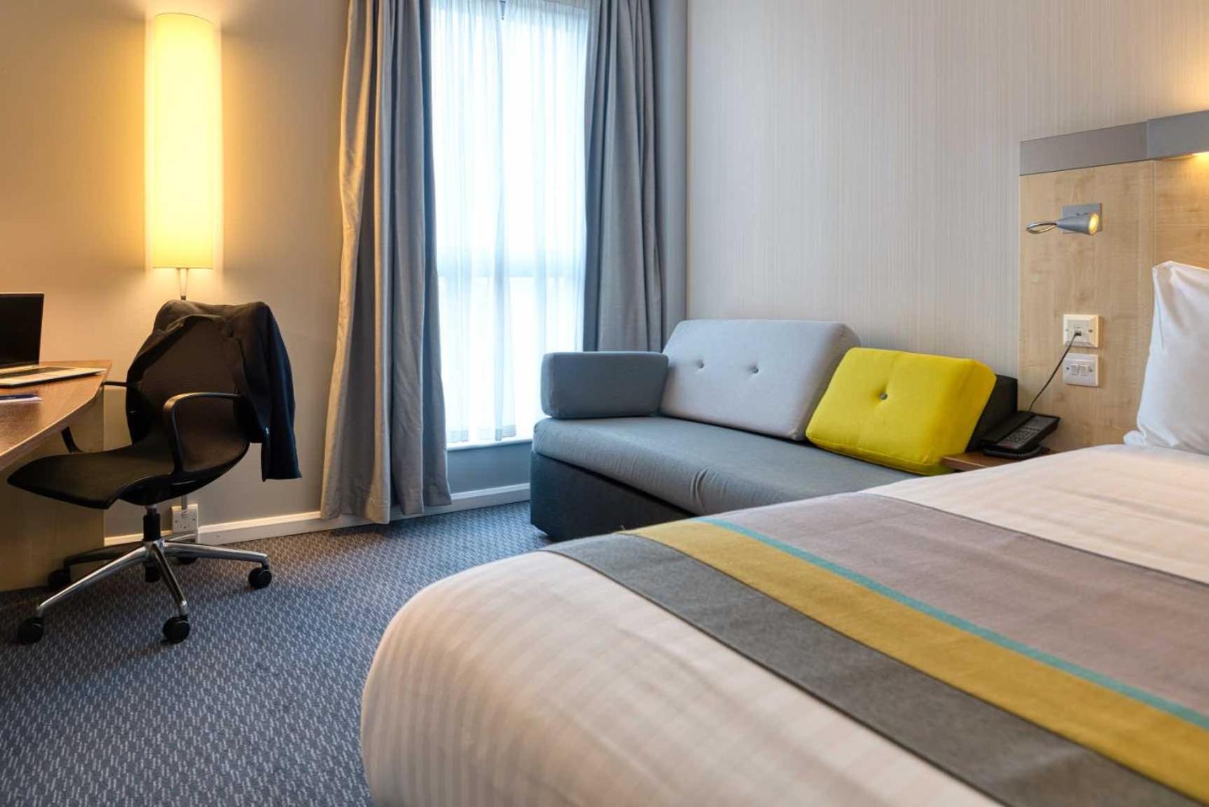Standard Double Room with Free Hot Breakfast - Photo 5