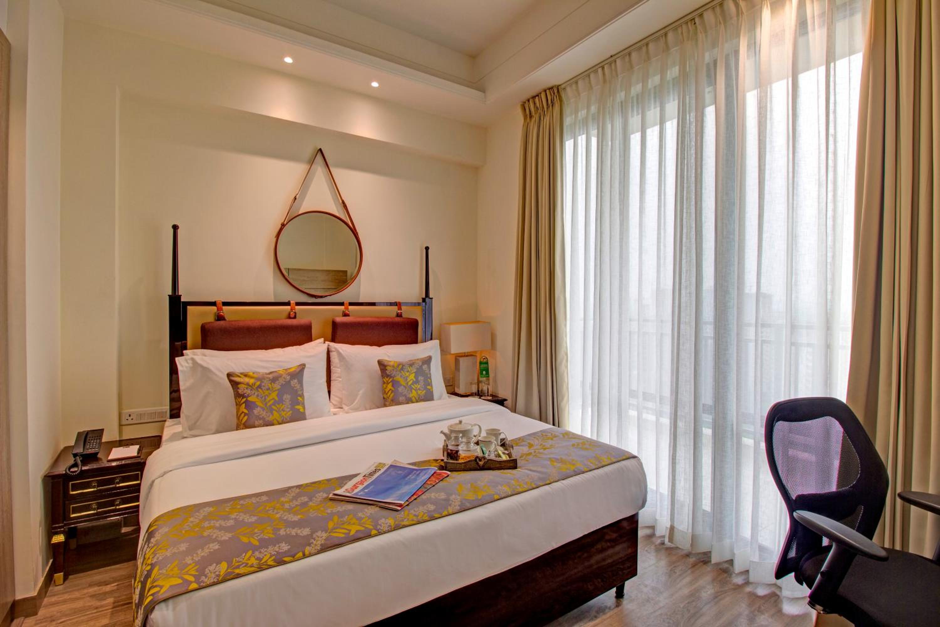 Deluxe Suite with 20% off on Food & Beverages, 20% discount on Laundry & Complimentary Hi Tea