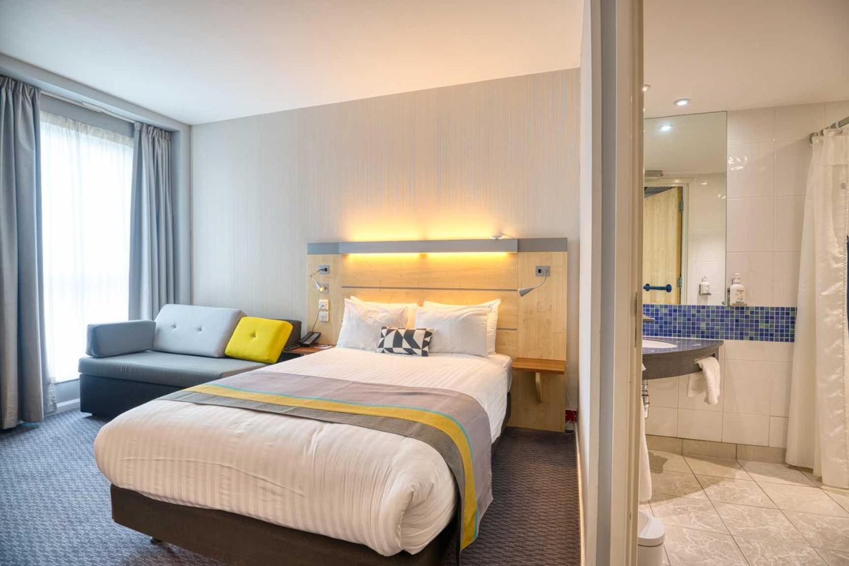 Double Room with Free Hot Breakfast - Accessible - Photo 4