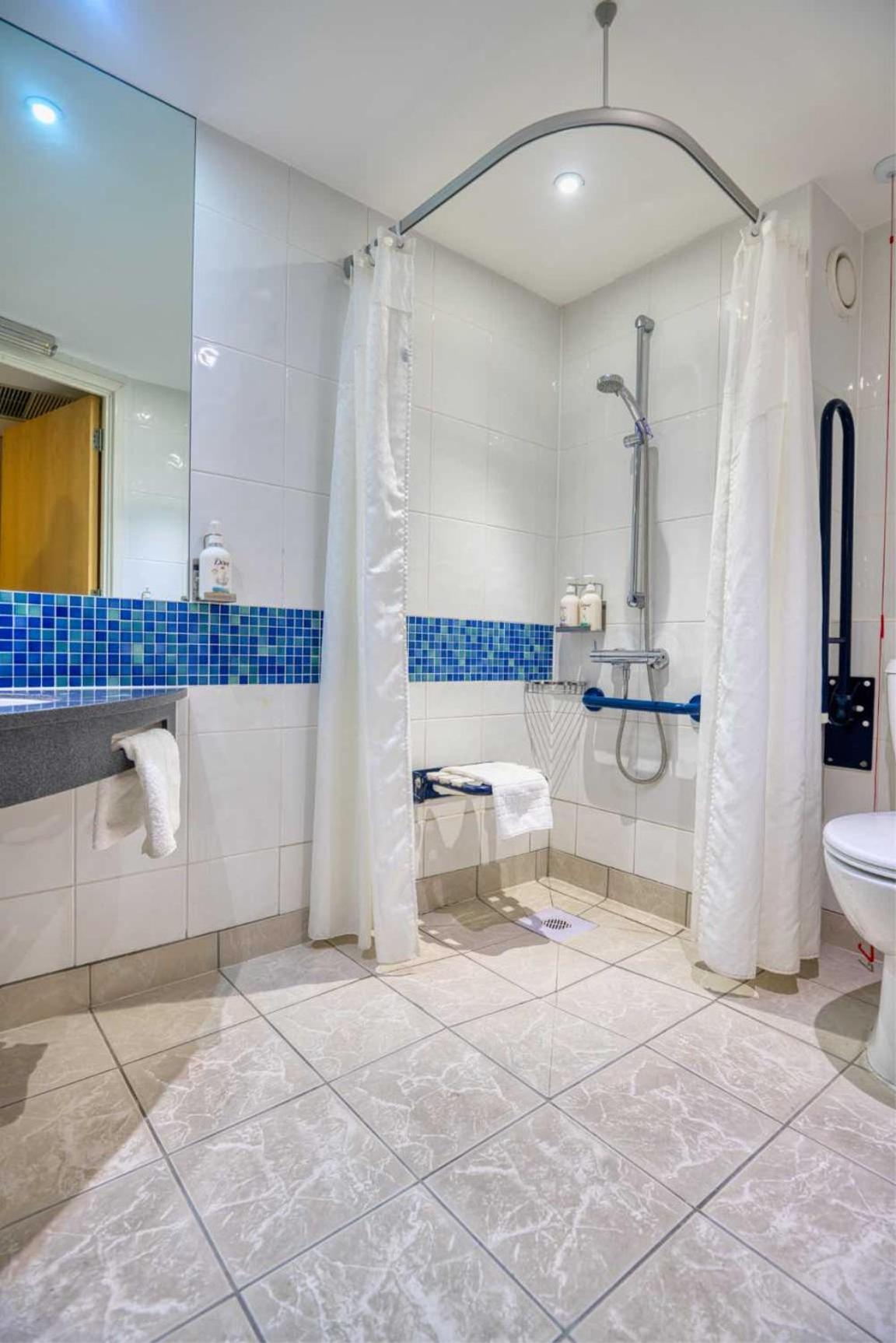 Double Room with Free Hot Breakfast - Accessible - Photo 9