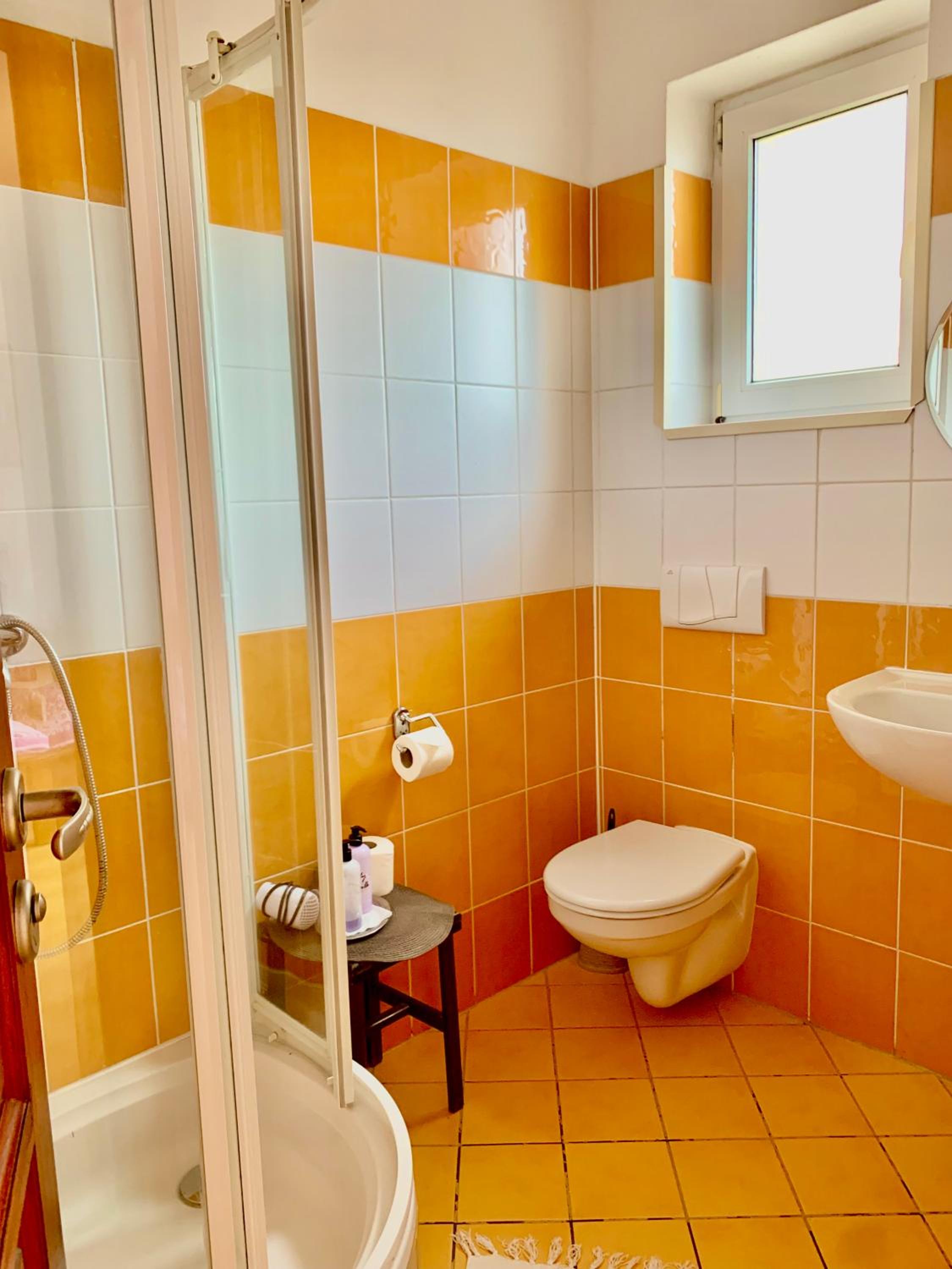 One-Bedroom Apartment - Photo 4
