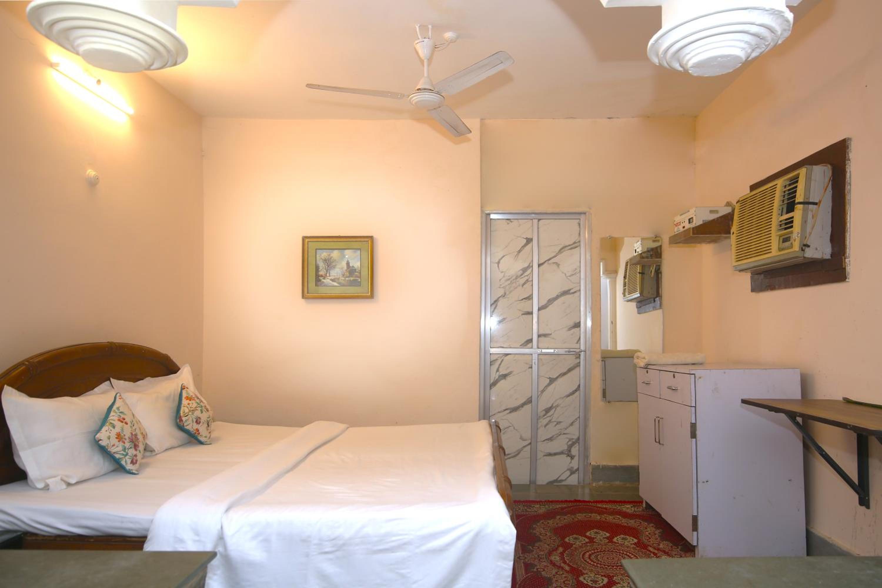 Standard Double Room photo 3