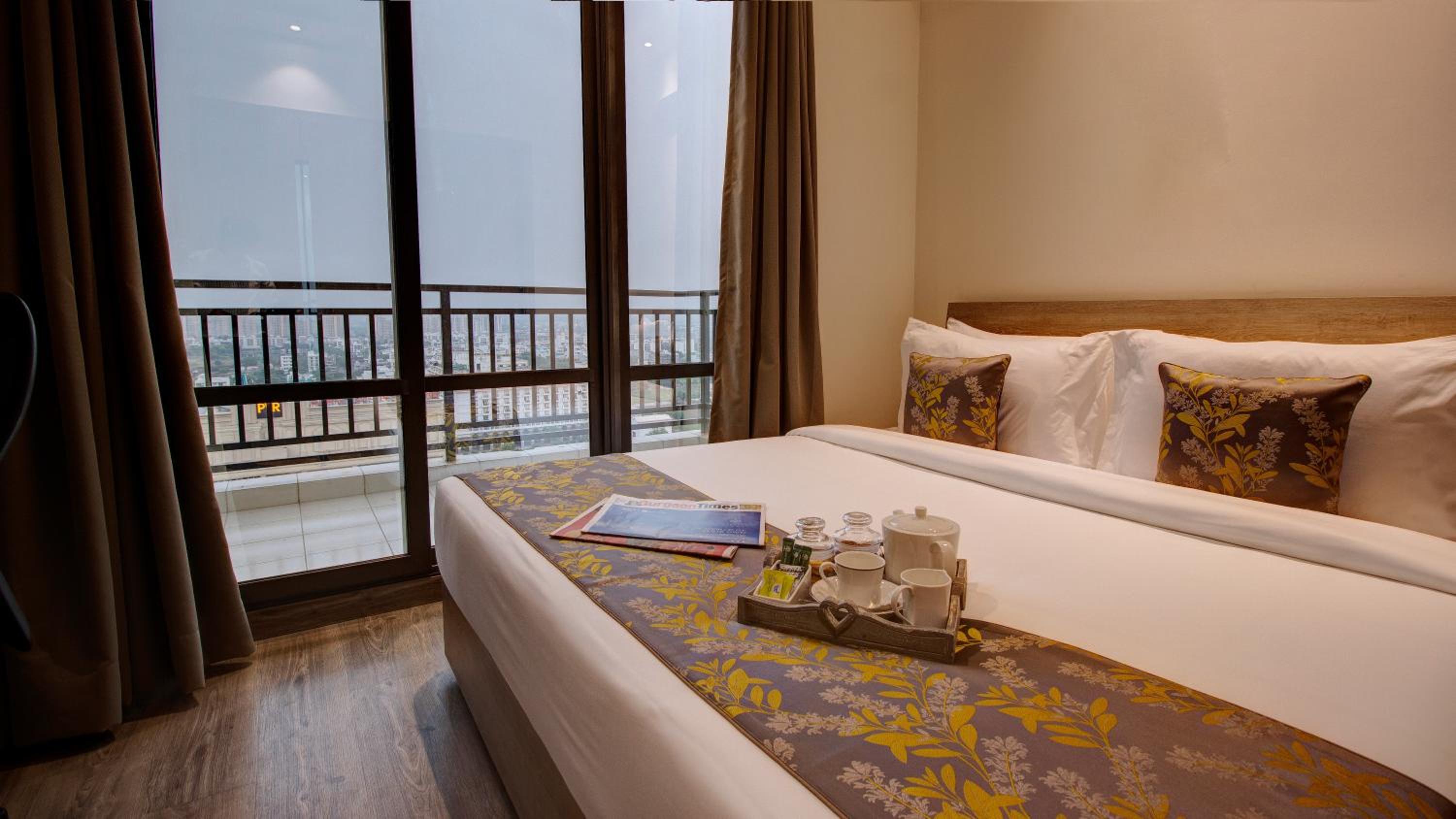 Executive Suite with 20% off on Food & Beverages, 20% discount on Laundry & Complimentary Hi Tea