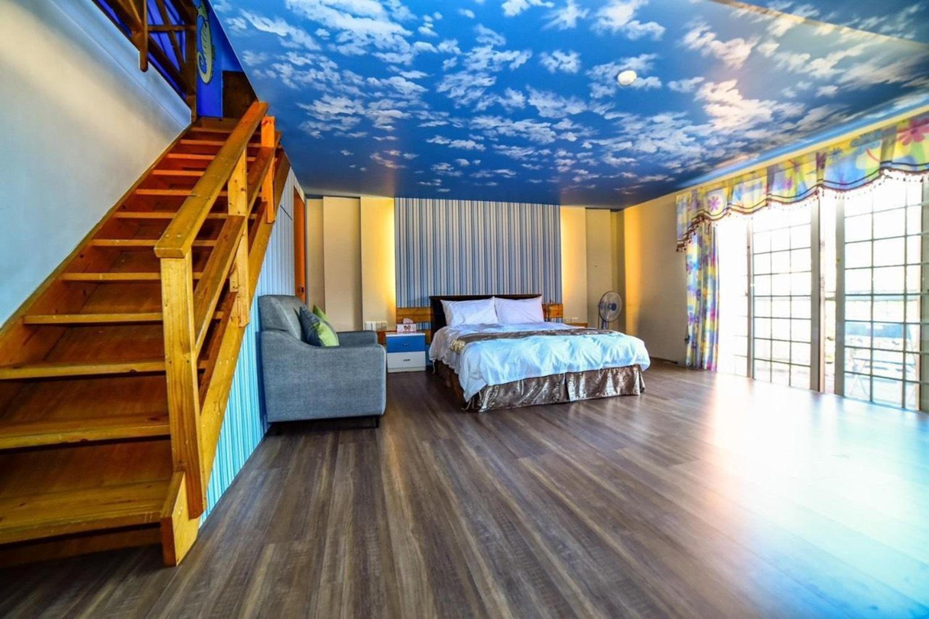 Superior Family Room photo 3