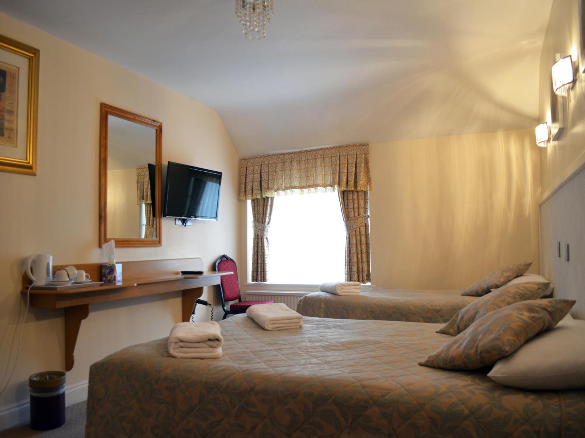 Triple Room with 8 Days Parking photo 2