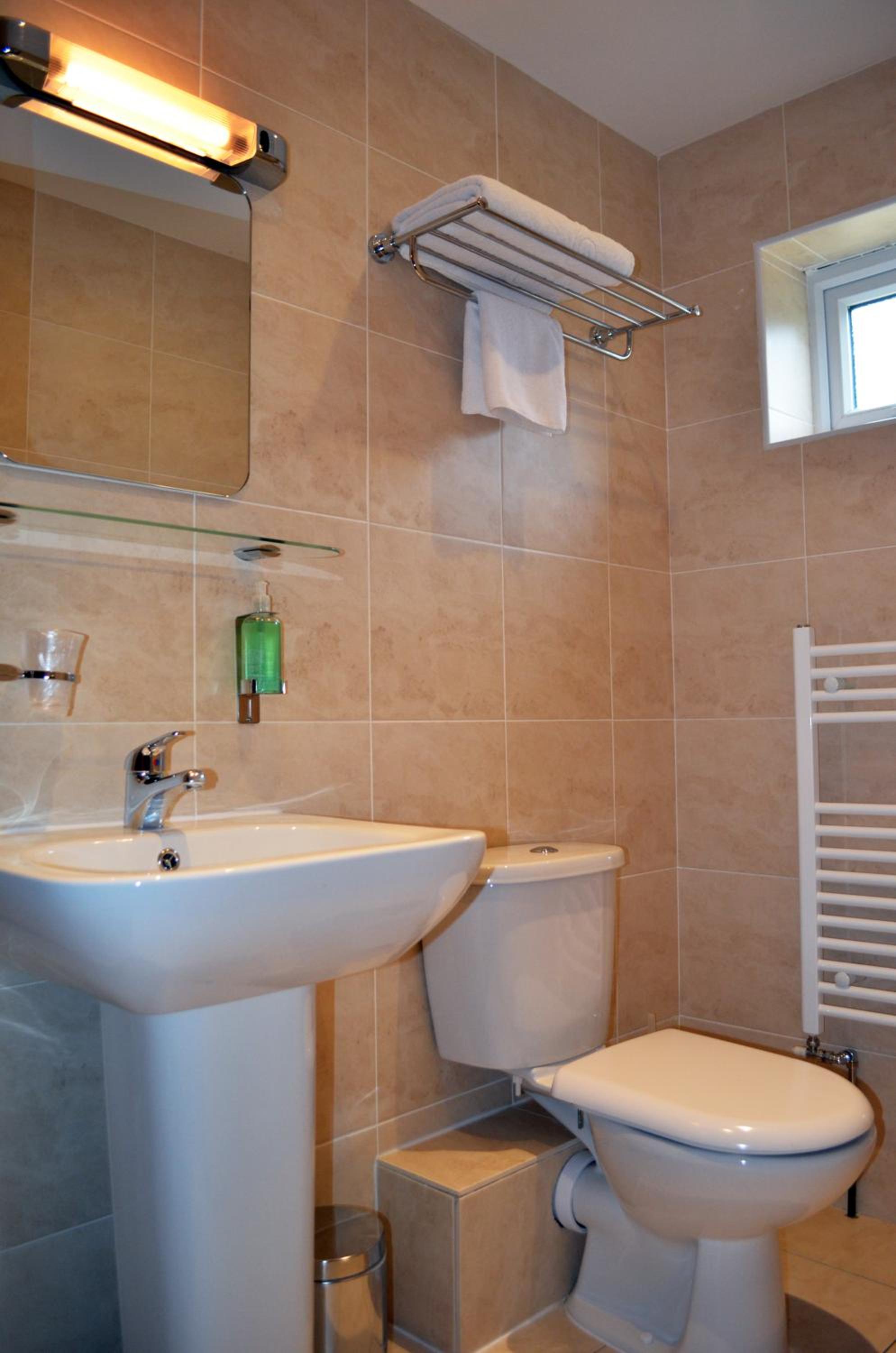 Triple Room with 8 Days Parking photo 3
