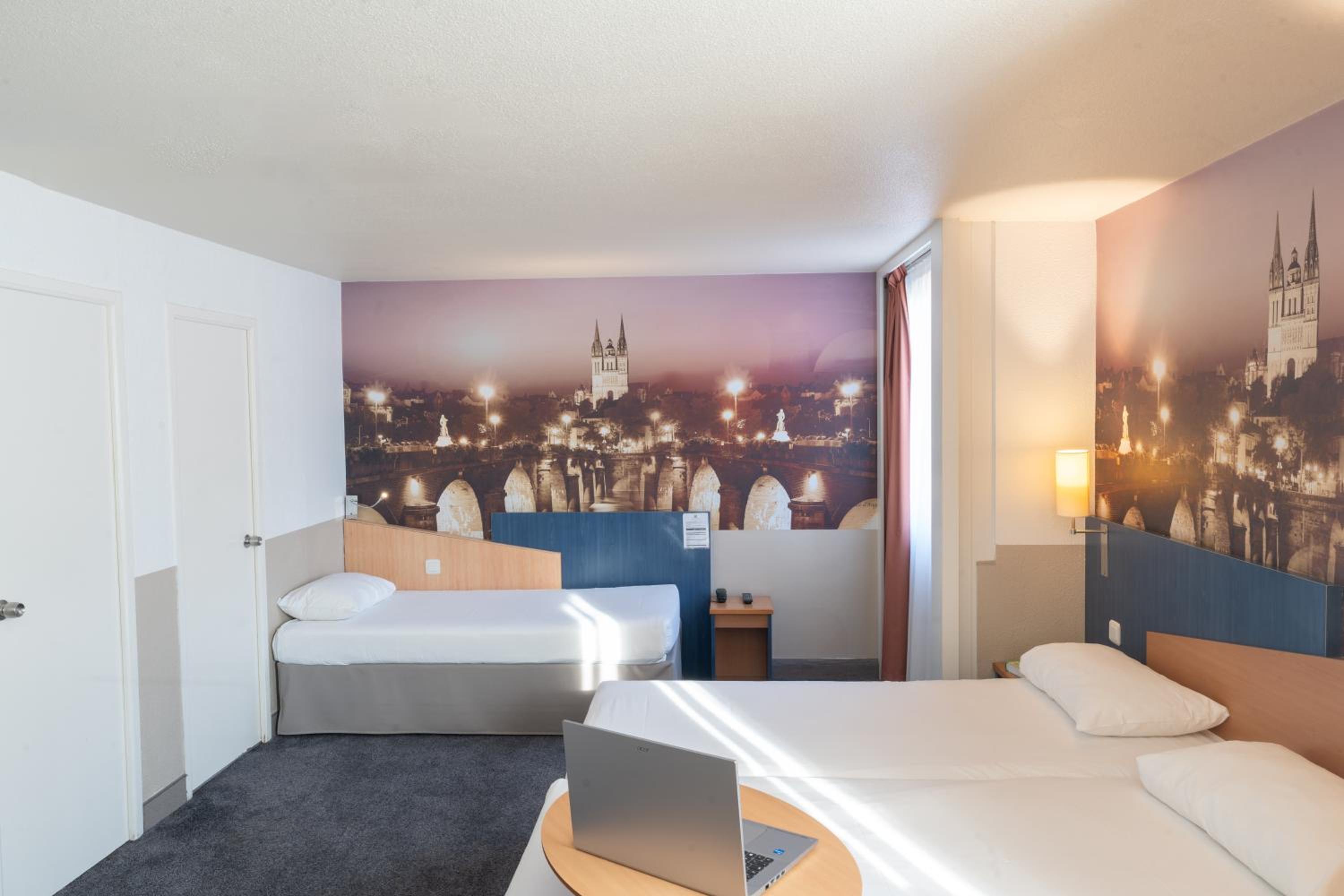 Standard Room with Three Single Beds - Photo 6