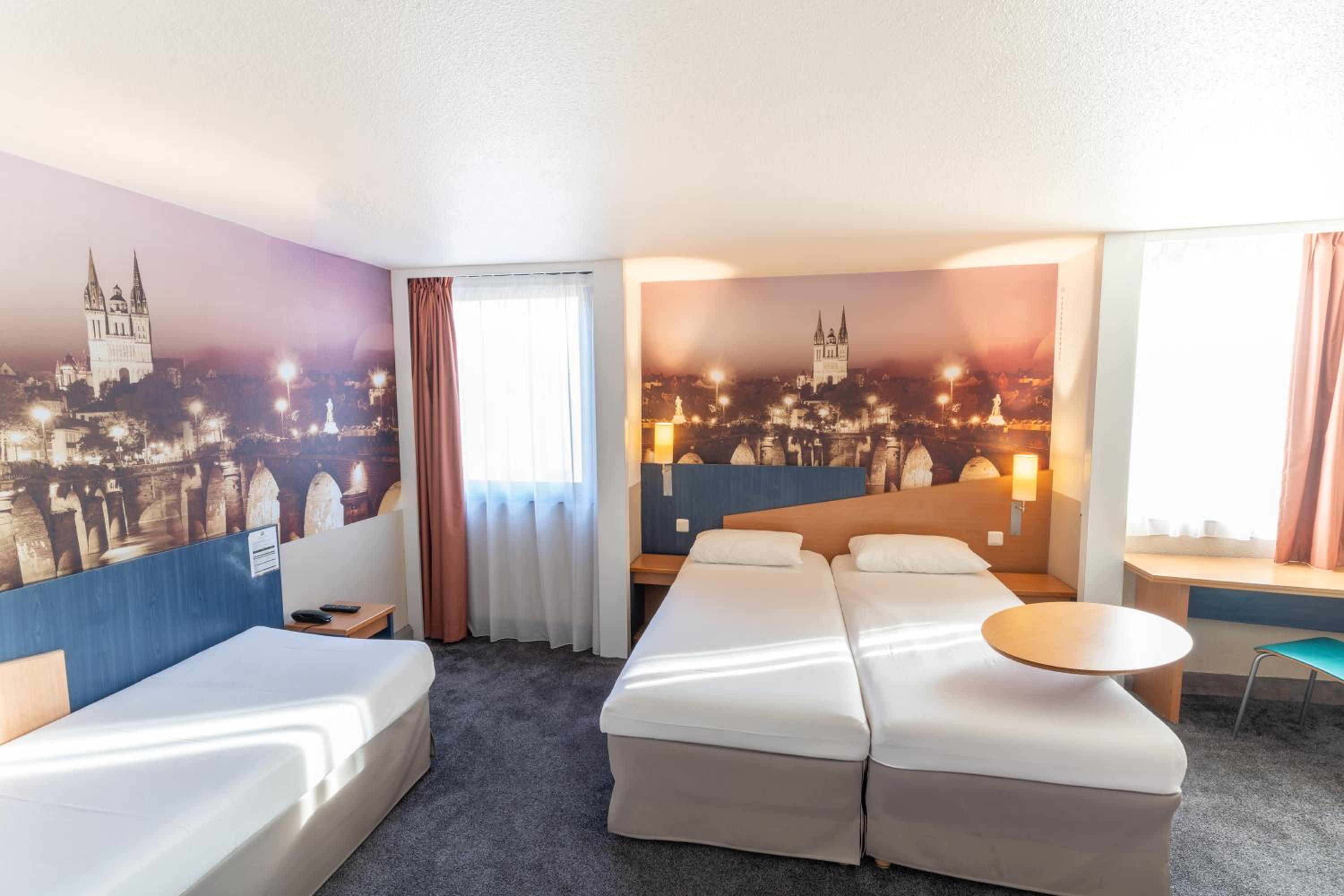 Standard Room with Three Single Beds - Photo 8