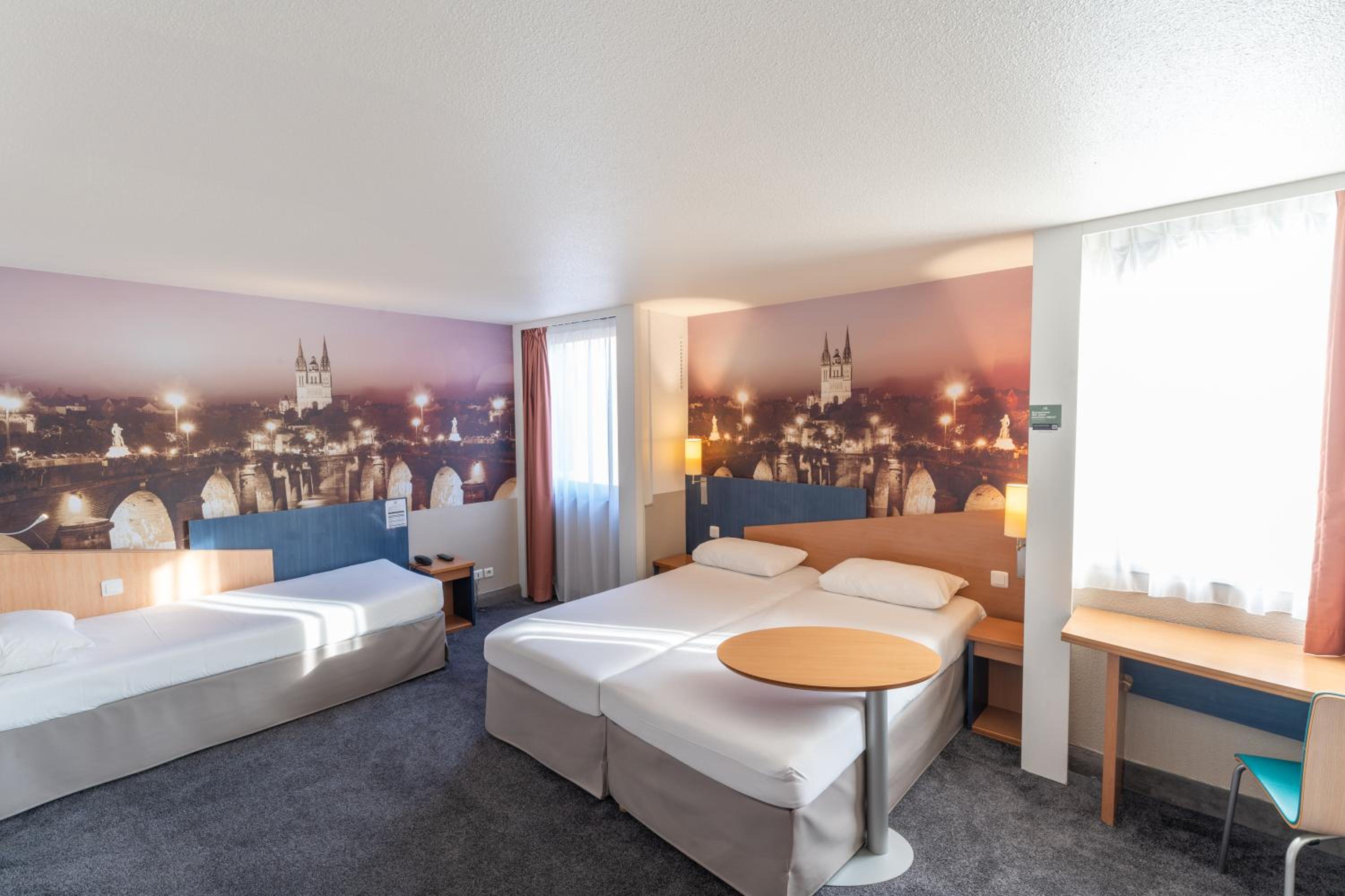 Standard Room with Three Single Beds - Photo 7