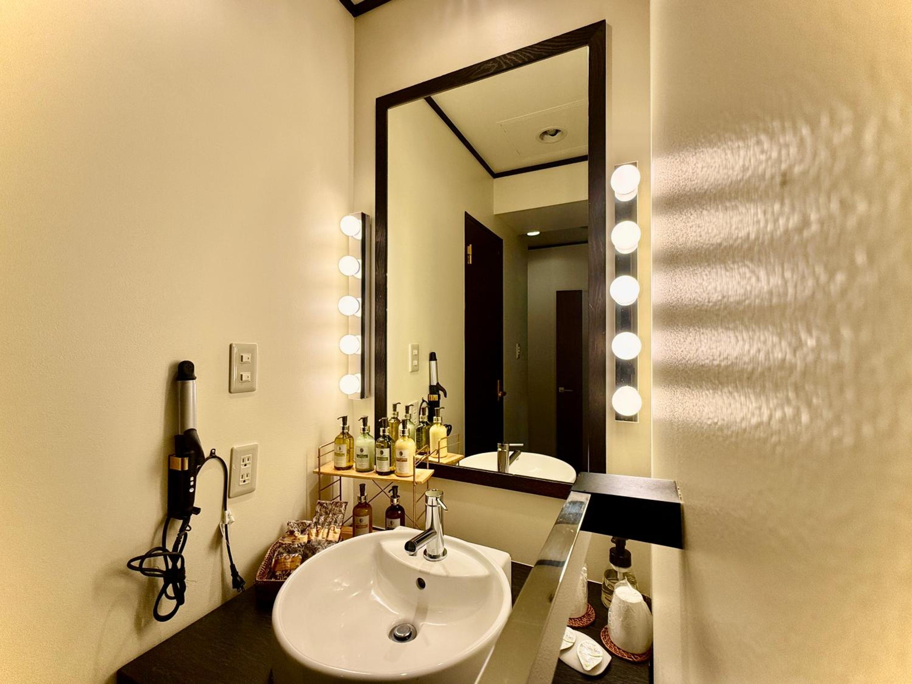 Standard Double Room - Photo 7