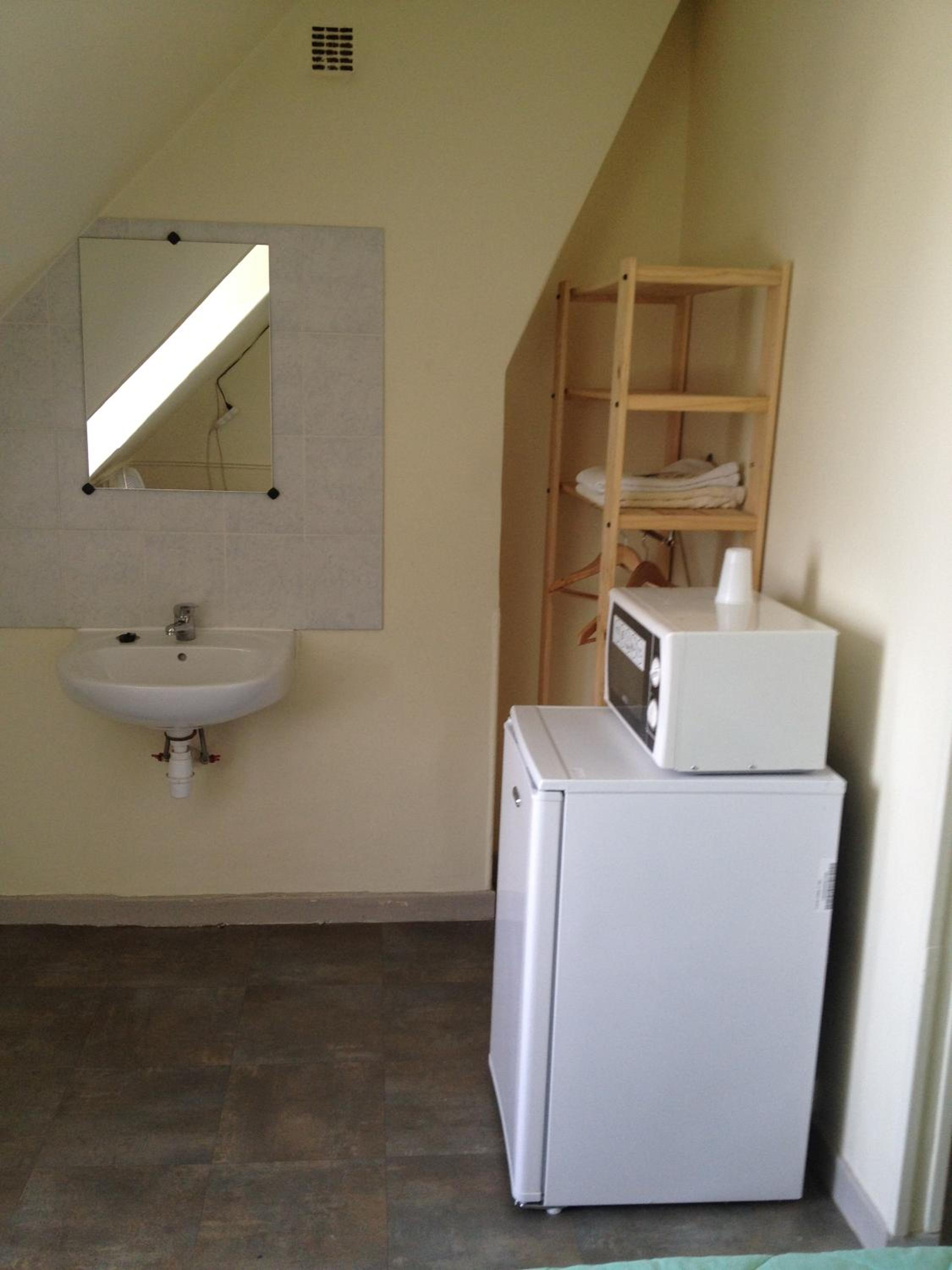 Twin Room with Shared Bathroom photo 2