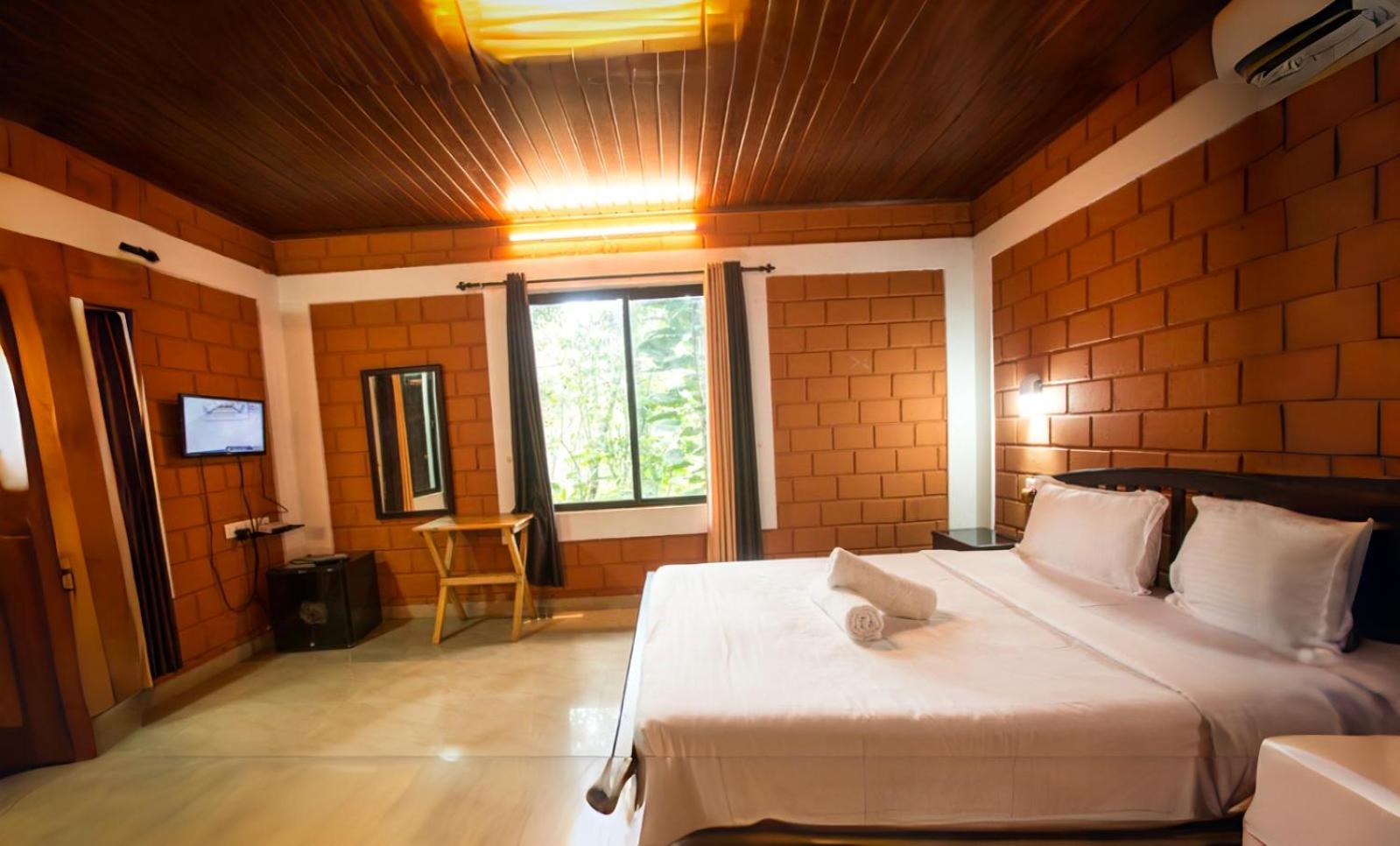 Deluxe King Room photo 1