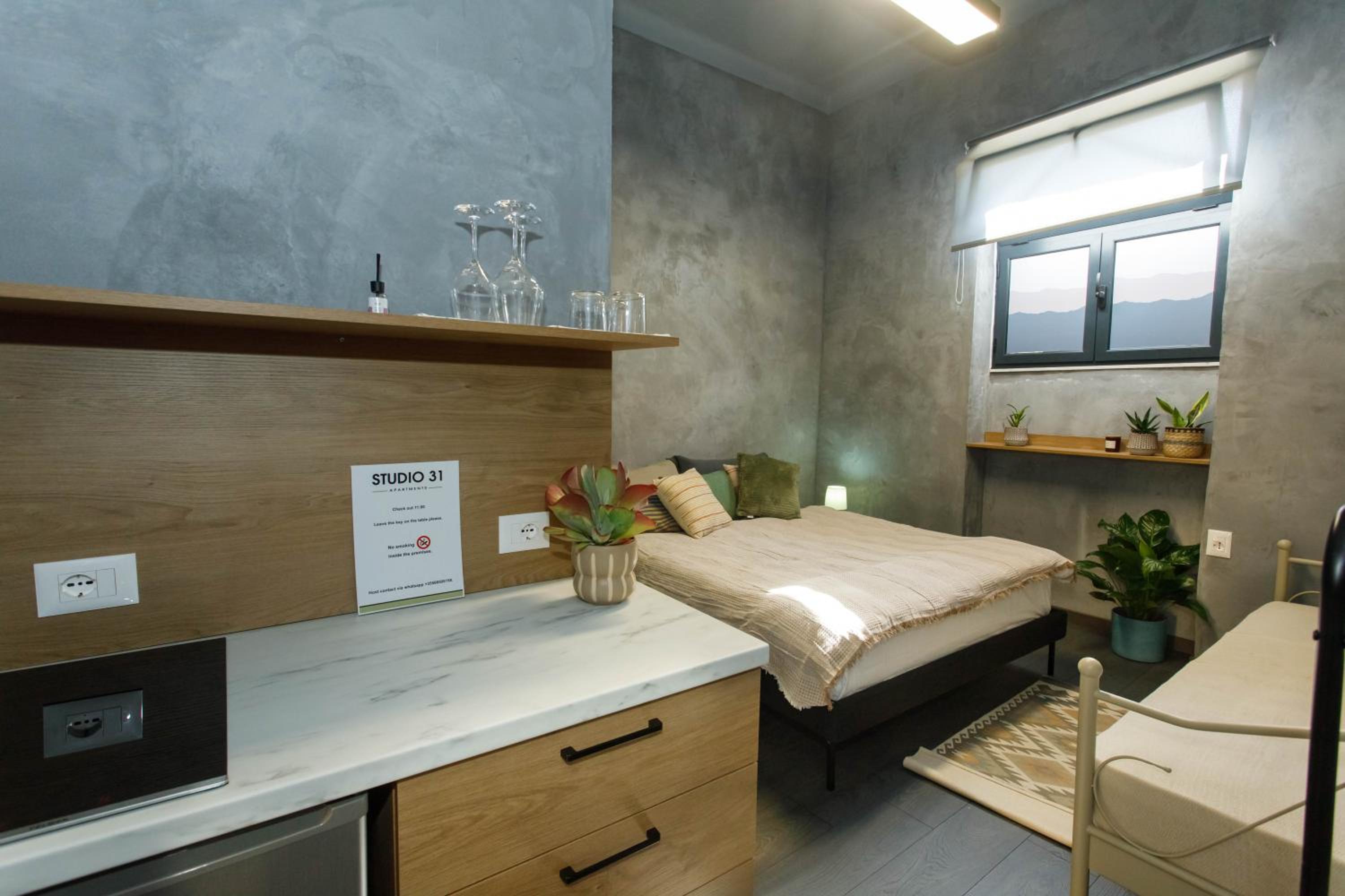 One-Bedroom Apartment - Non-Smoking