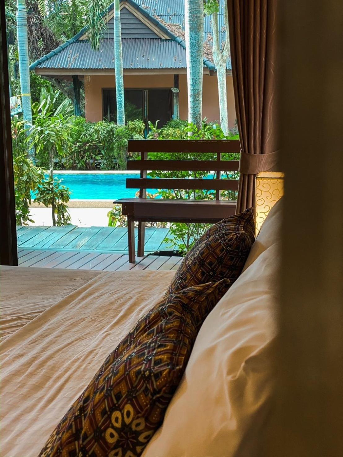 Pool Side Double or Twin Room - Photo 6