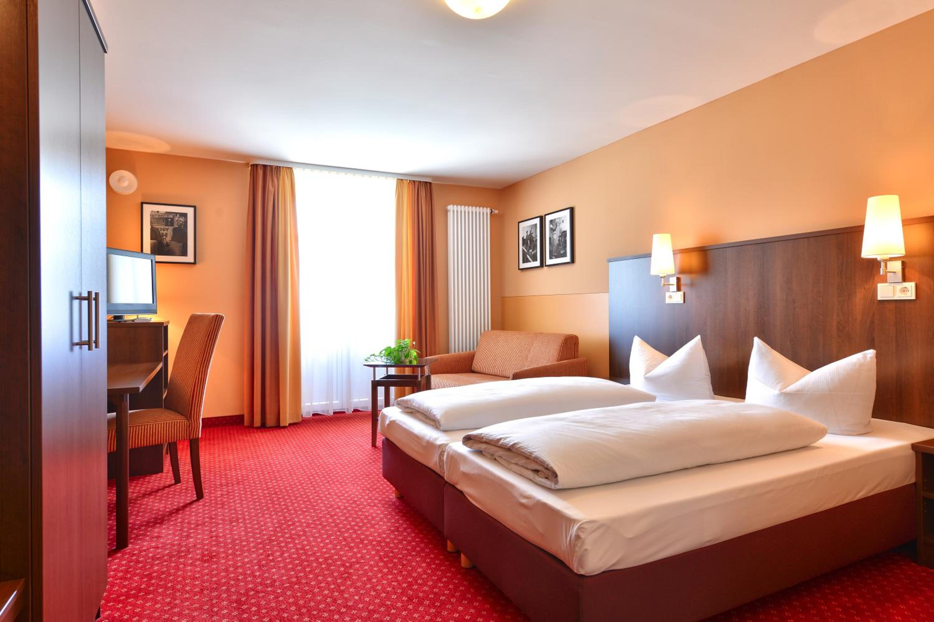 Double or Twin Room - Photo 2