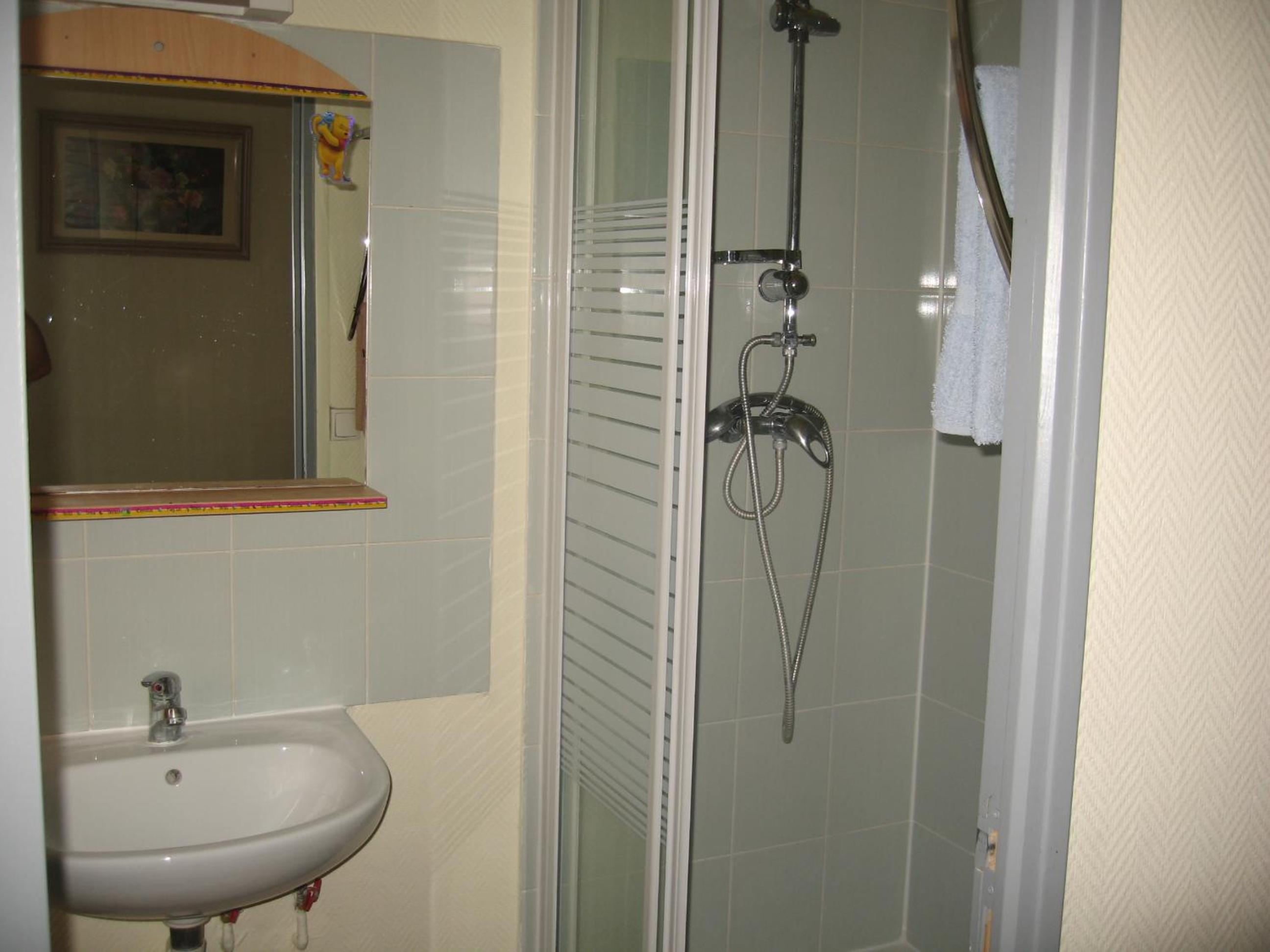 Twin Room with Bathroom photo 2