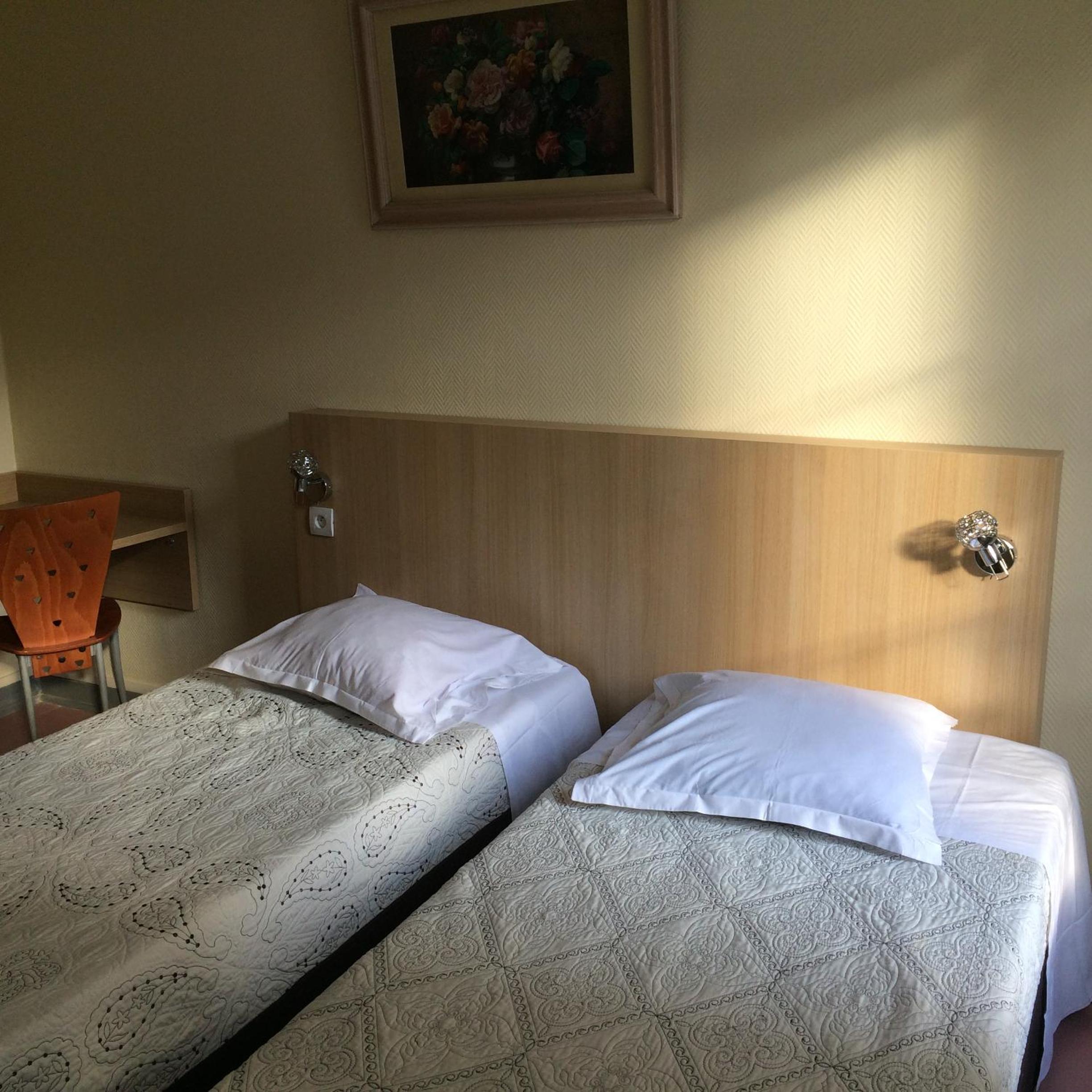 Twin Room with Bathroom photo 1
