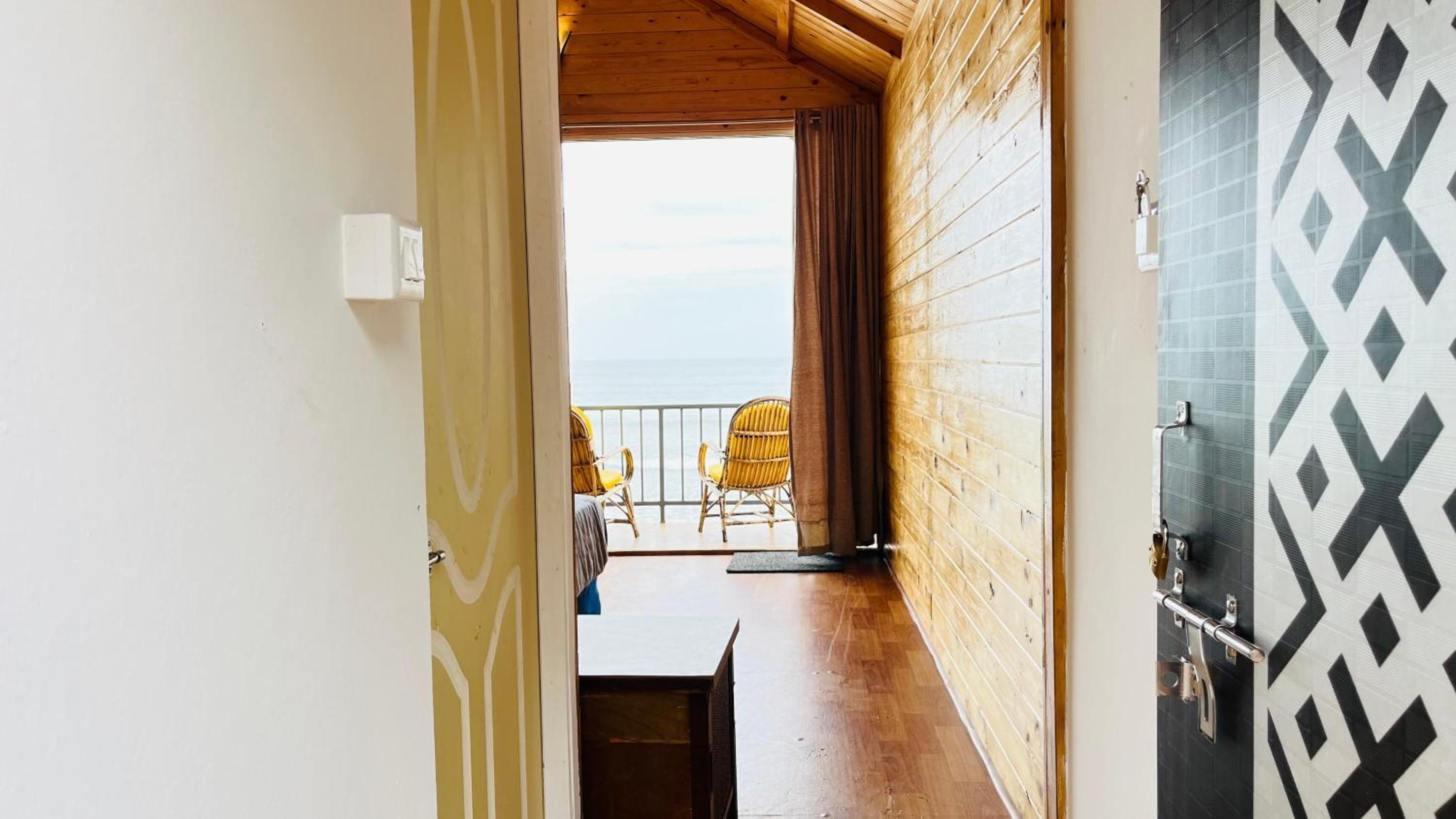 Deluxe Double Room with Balcony and Sea View