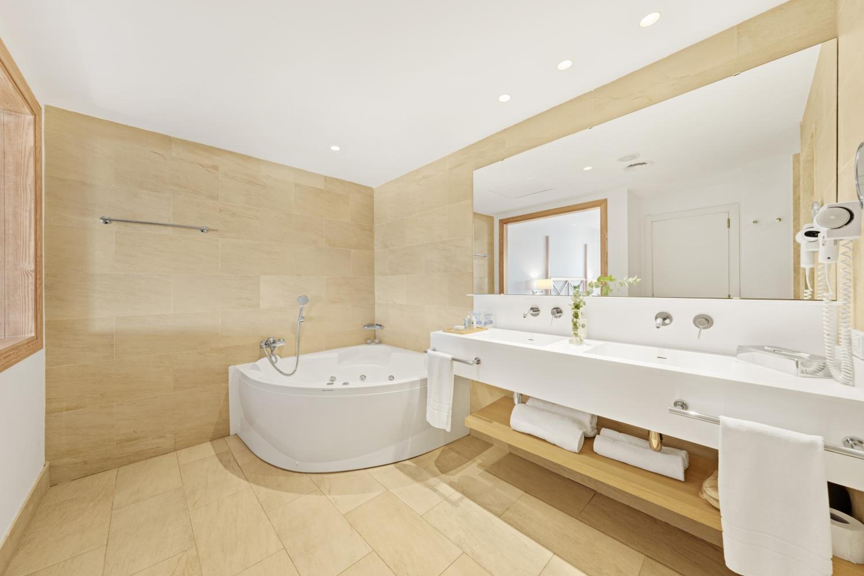 Suite with Terrace with Sea View thumbnail 6