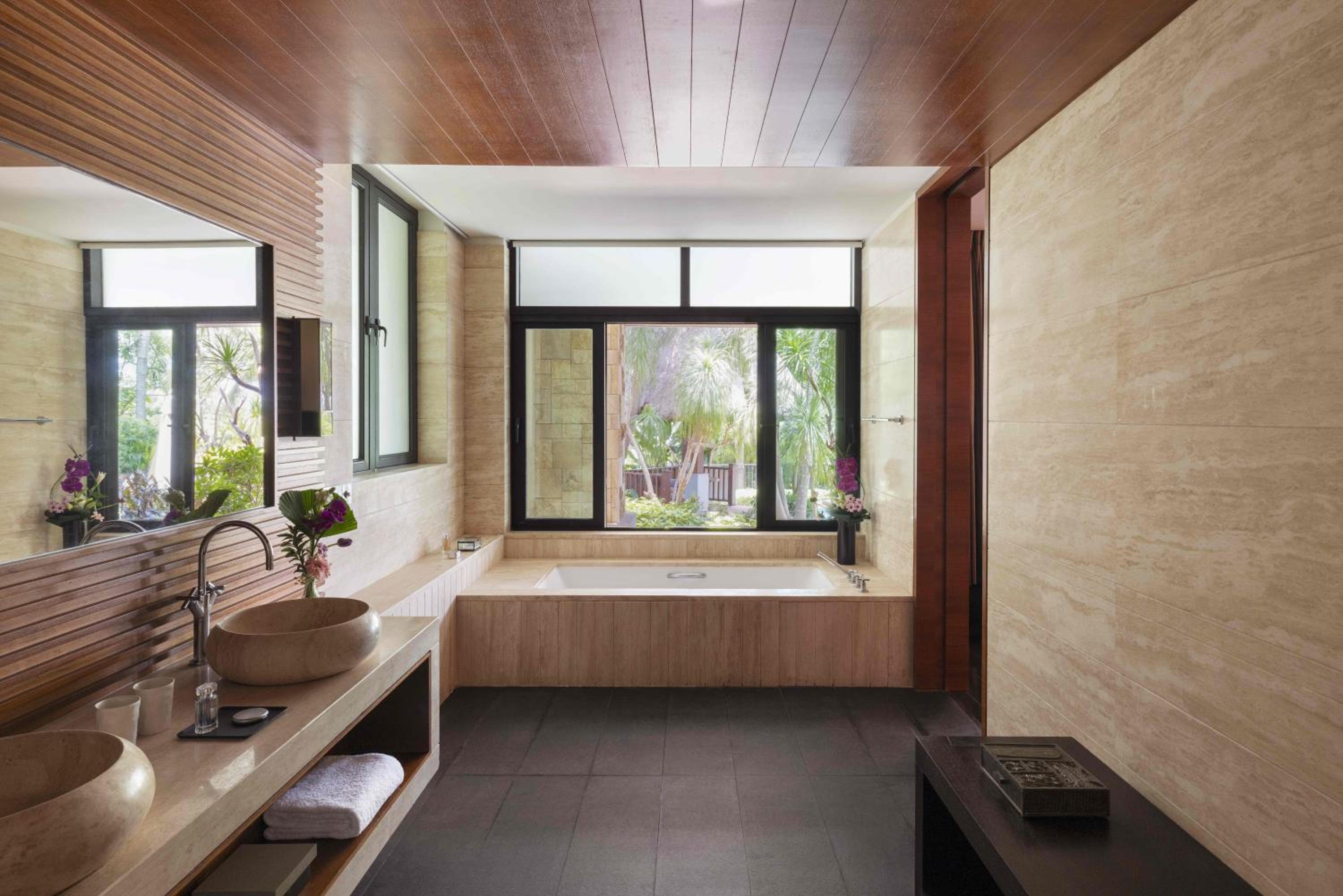 Clear Water Bay Pool Suite - Photo 7