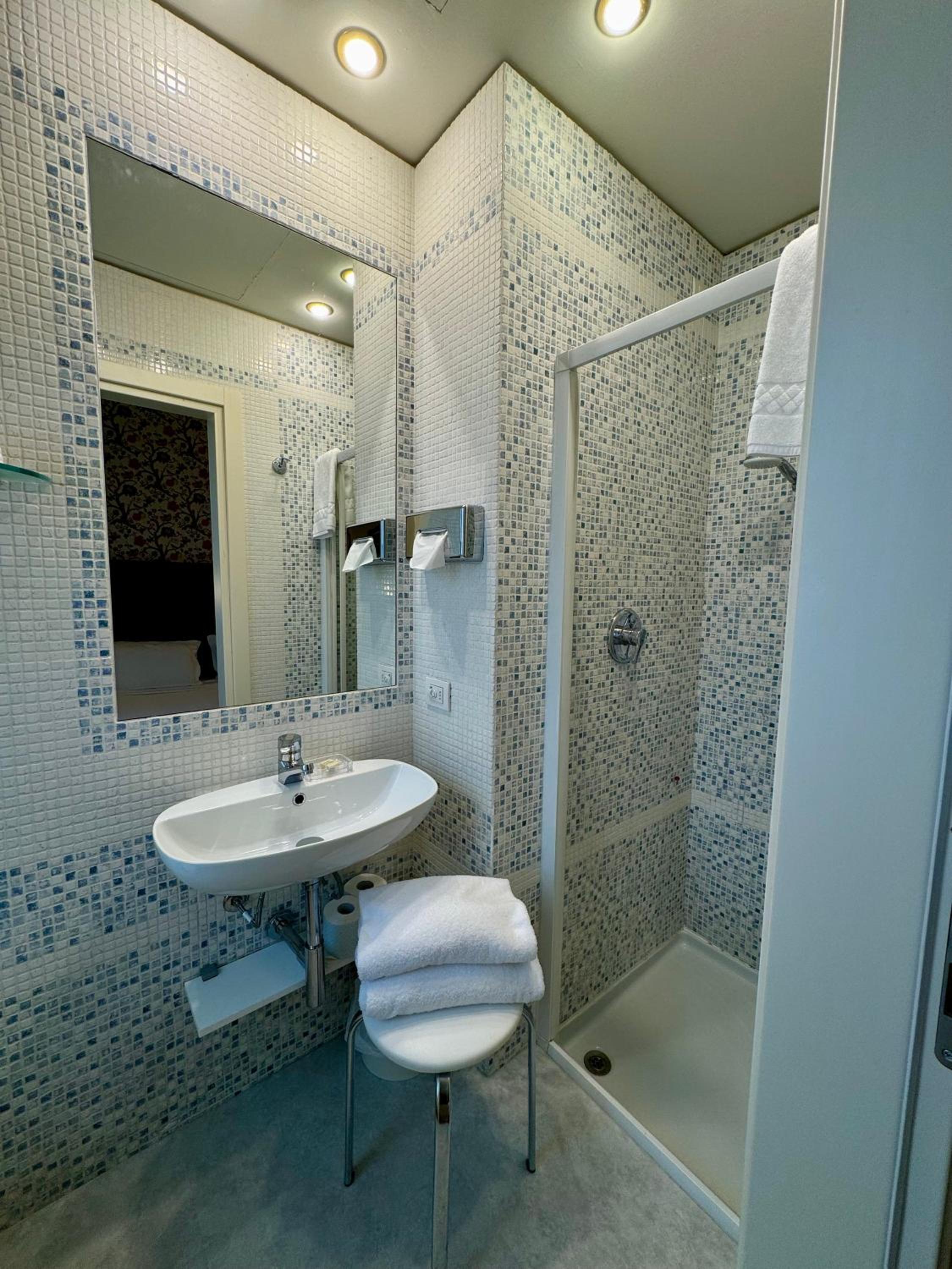Economy Double Room photo 2