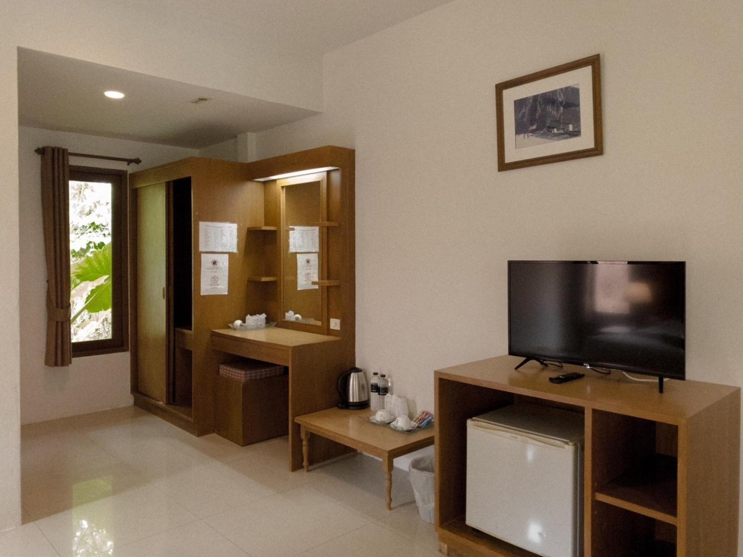 Pool Side Double or Twin Room - Photo 7