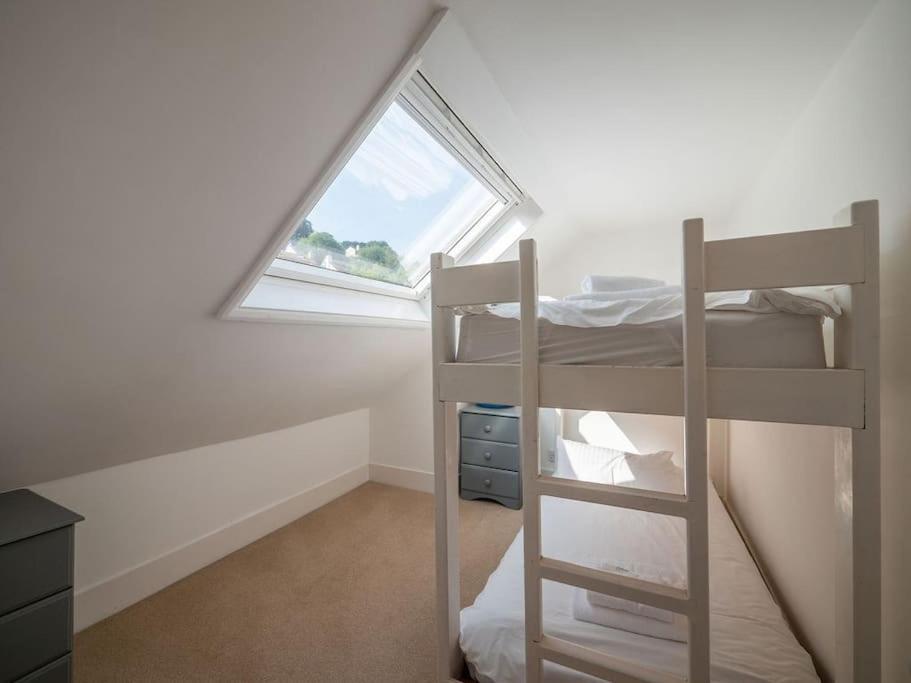 Four-Bedroom House photo 2