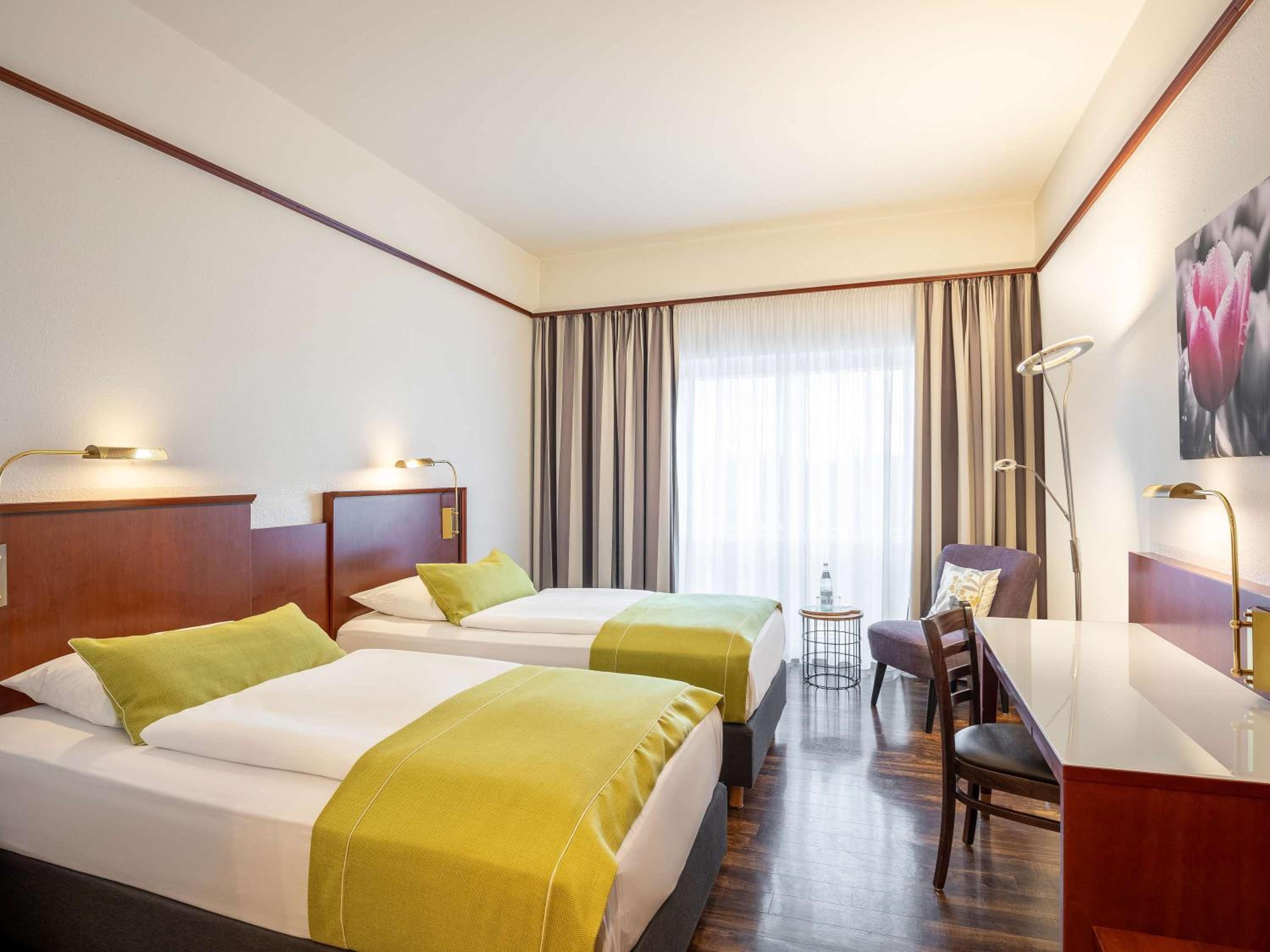 Classic Twin Room - City Side - Photo 2