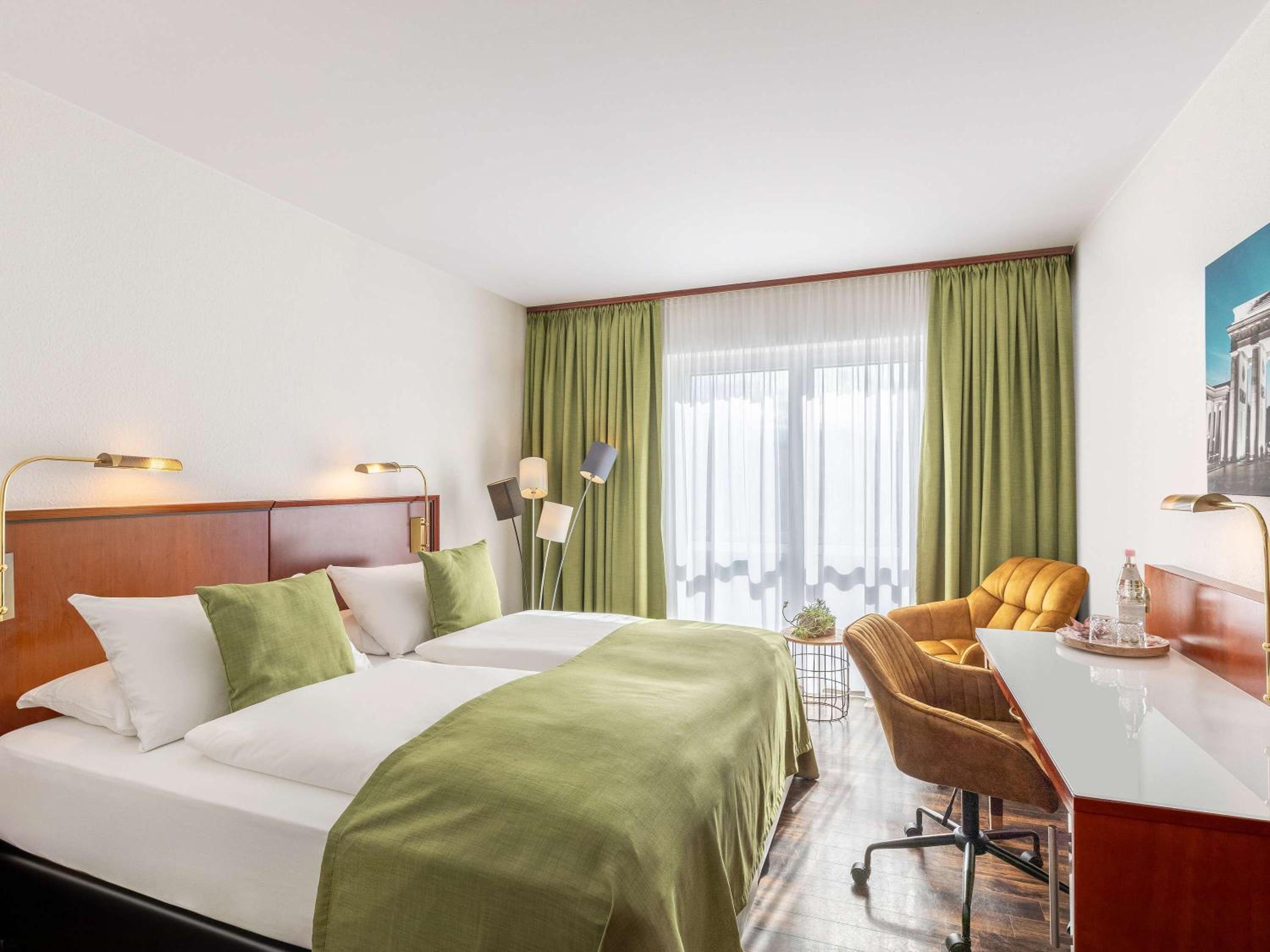 Classic King Room with Courtyard View - Photo 1