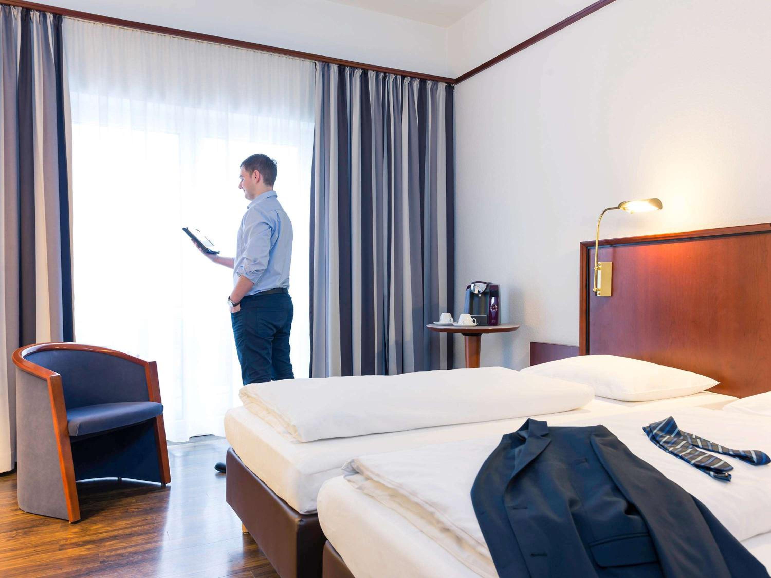 Classic Twin Room - City Side - Photo 3