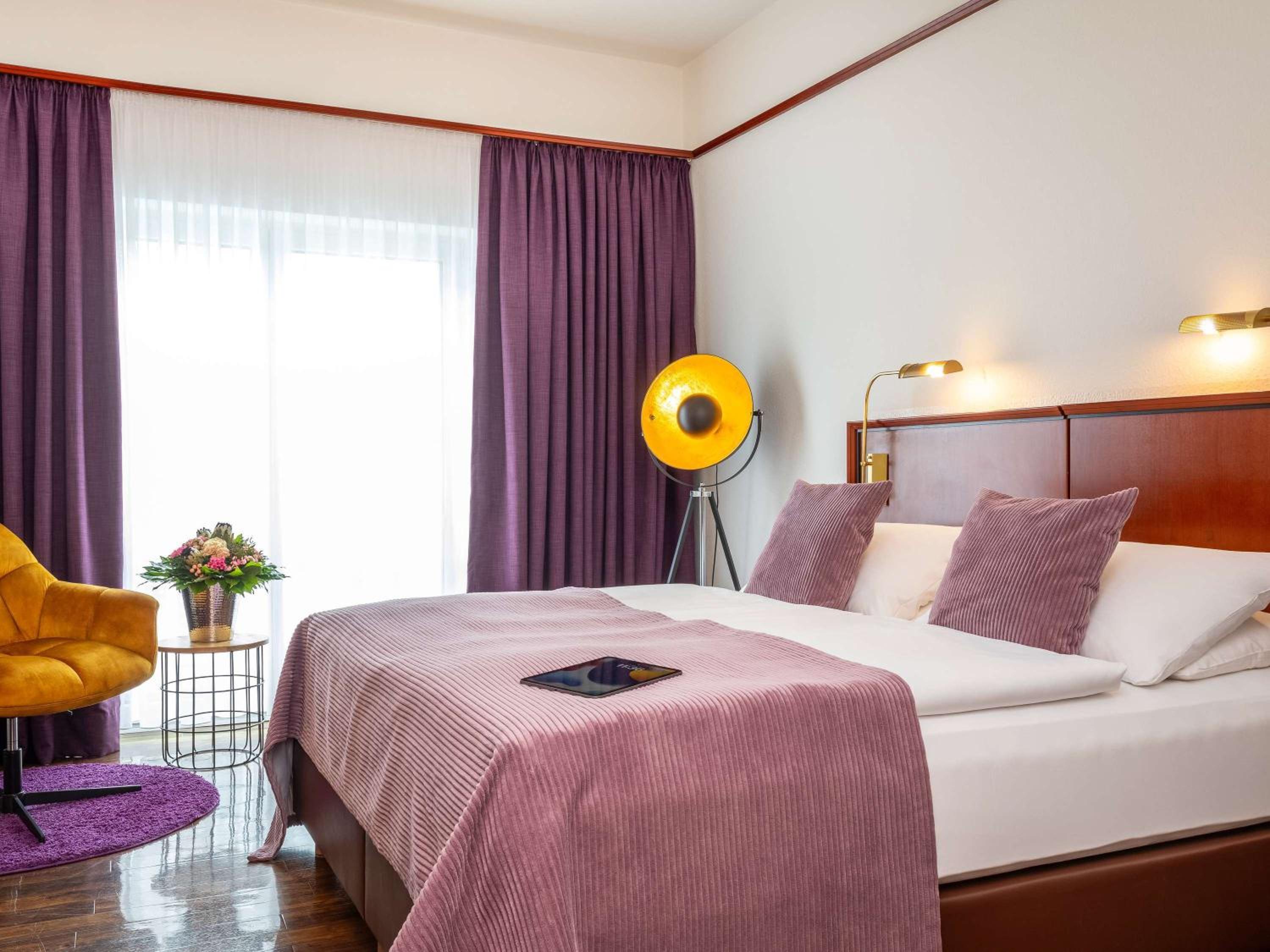 Classic King Room with Courtyard View - Photo 5