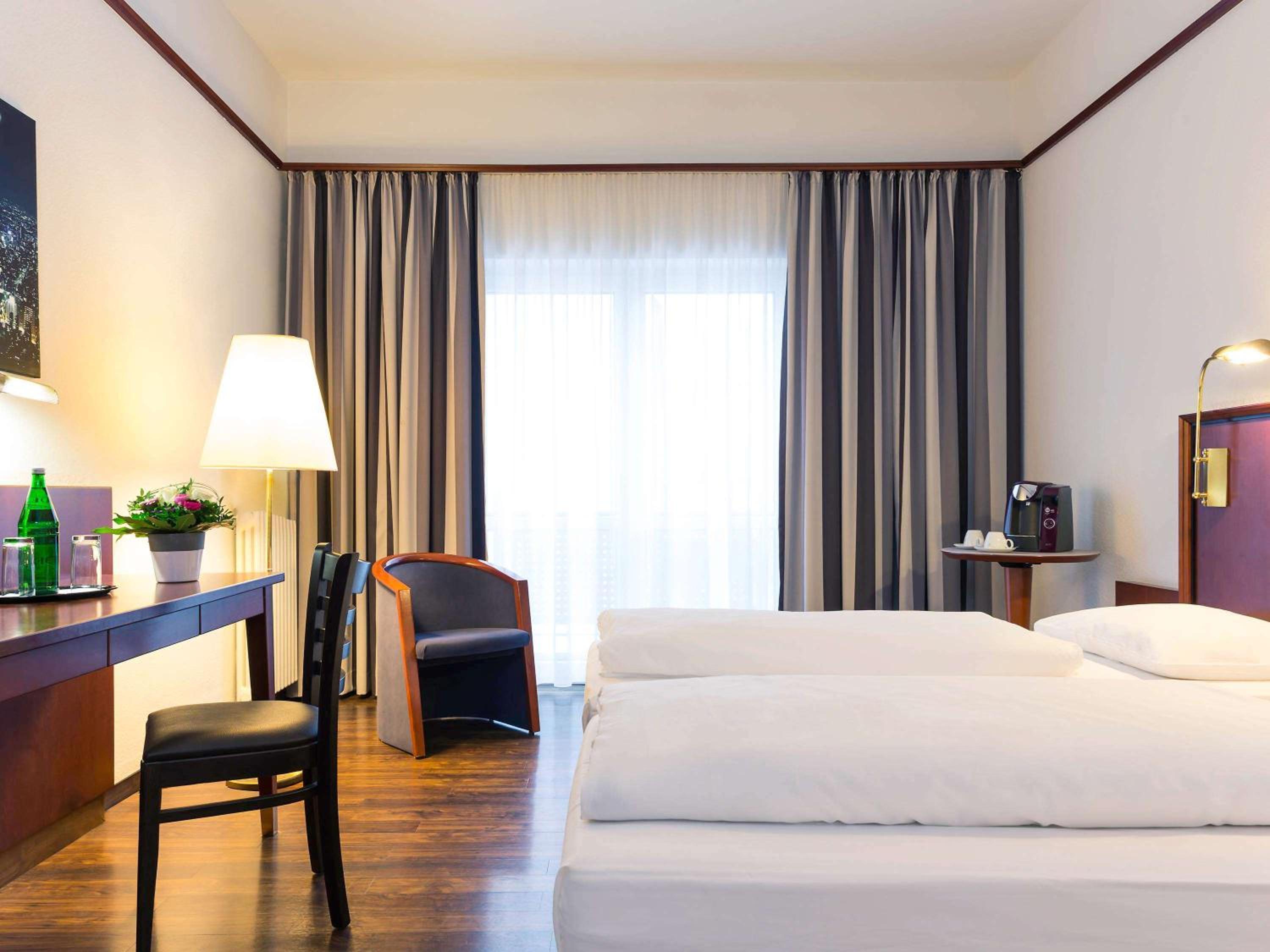 Classic Twin Room - City Side - Photo 1
