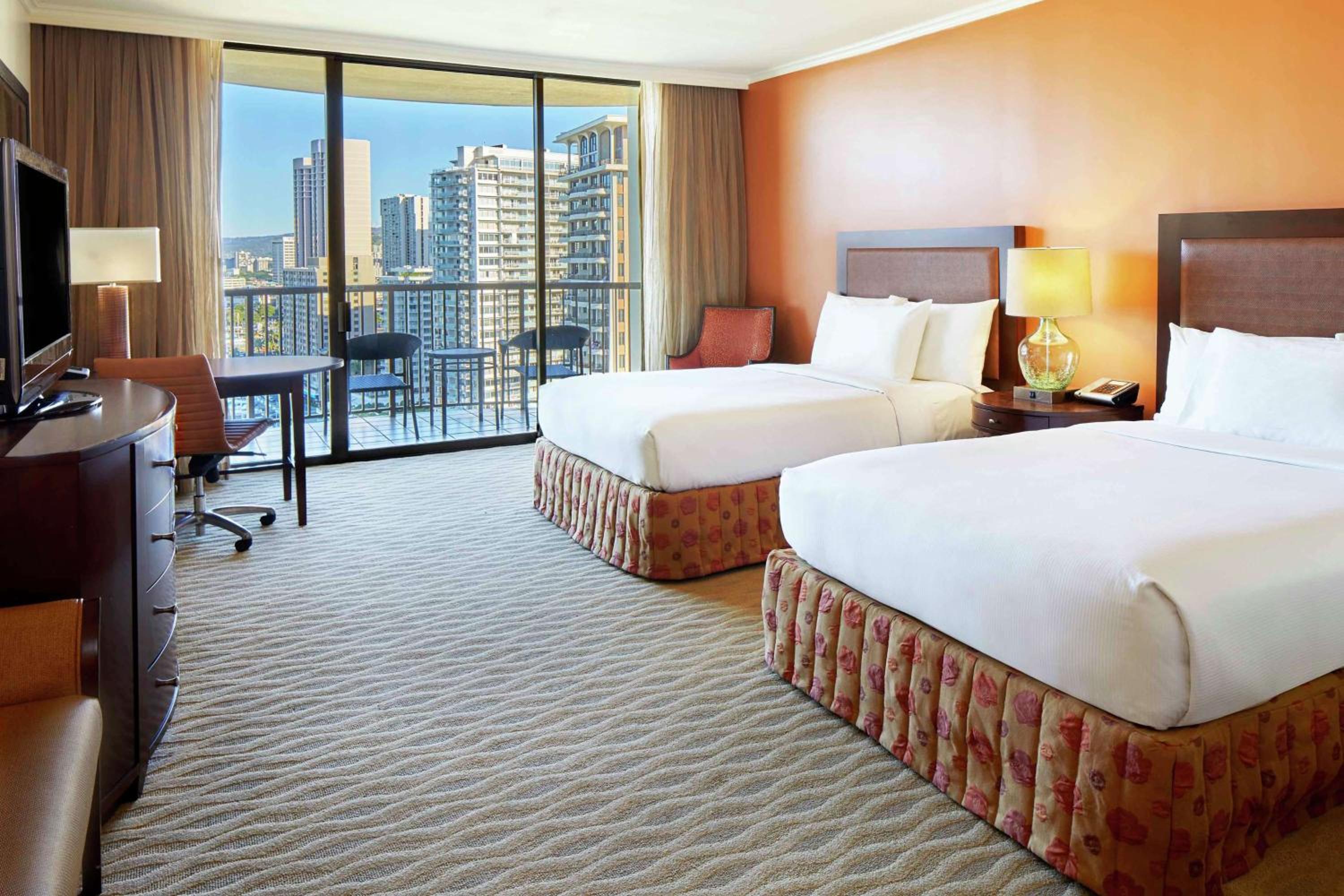 Rainbow Tower Ocean Front Two Double Beds - Mobility Accessible Tub