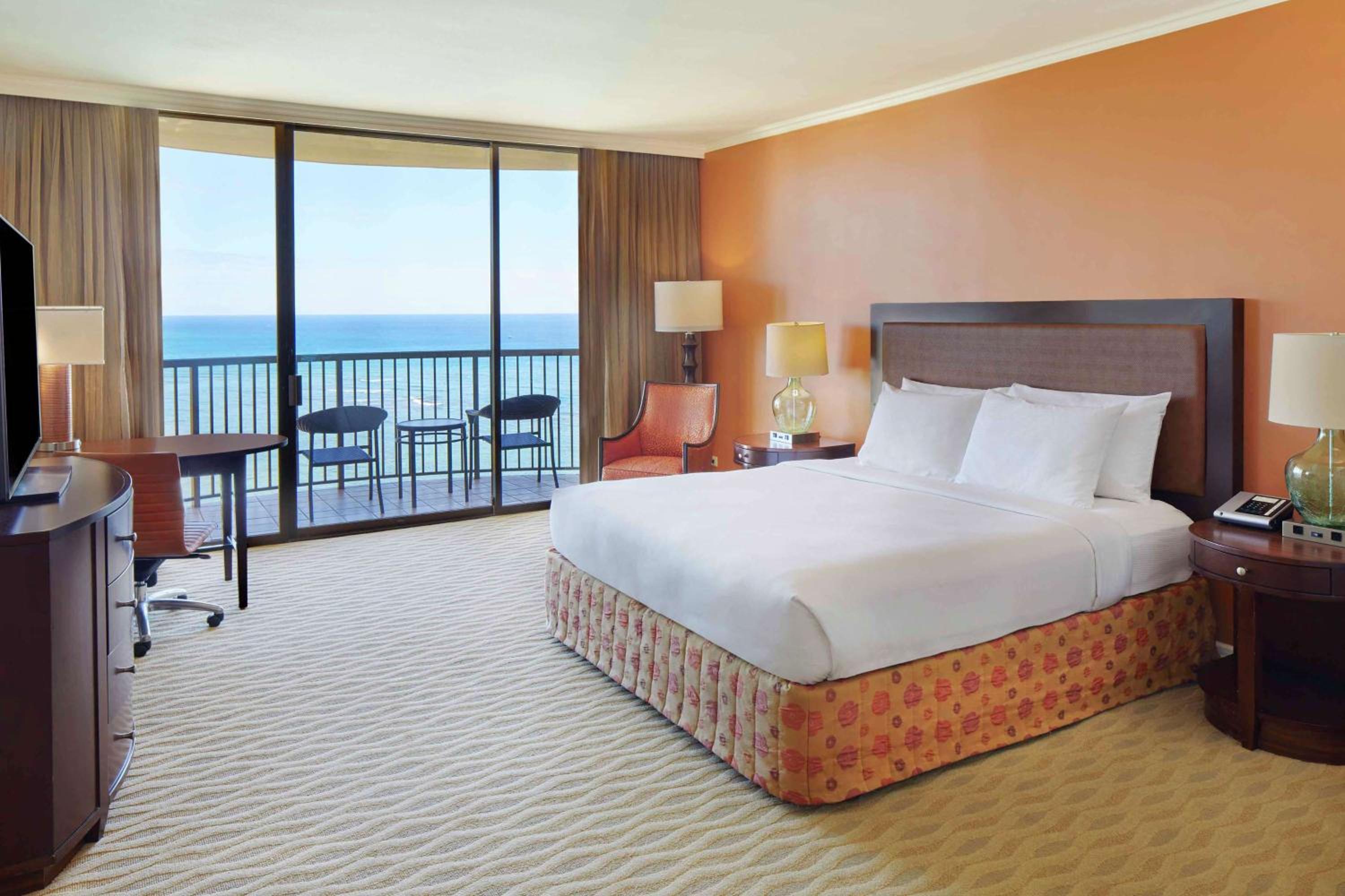 Rainbow Tower Ocean Front With King Bed