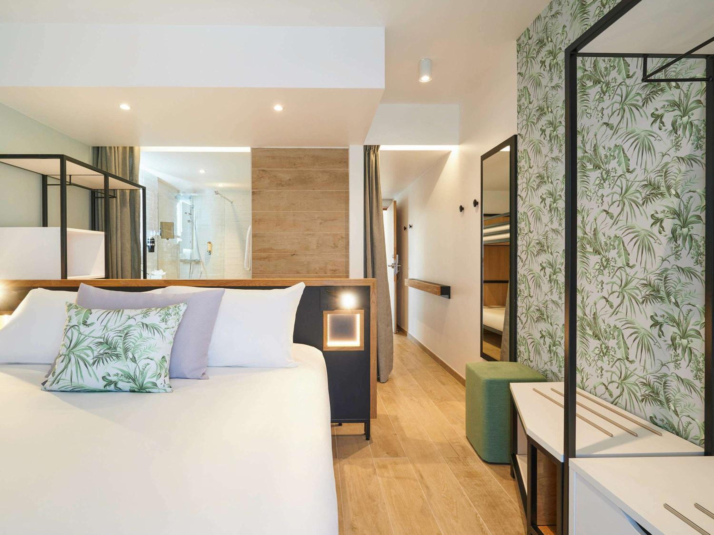 Classic Double Room with Bunk Beds and Balcony
