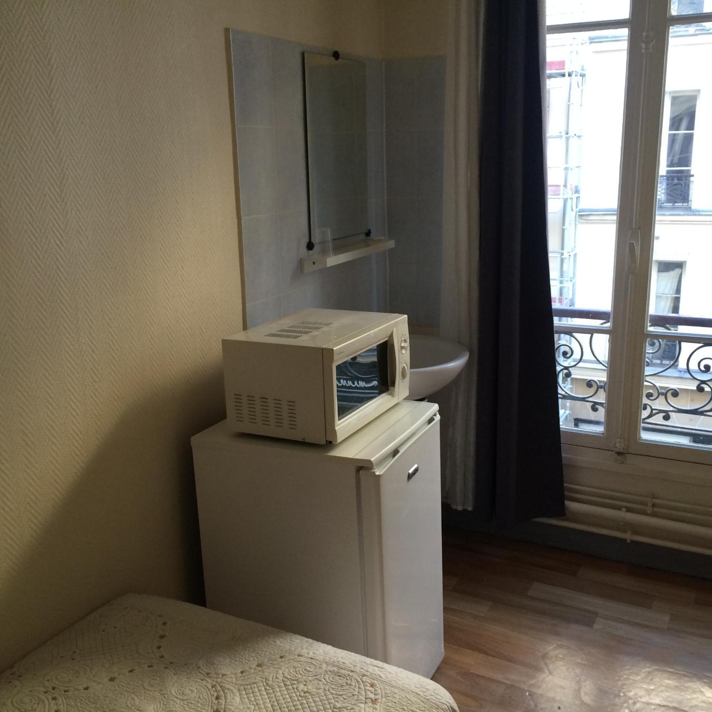 Single Room with Shared Bathroom photo 3