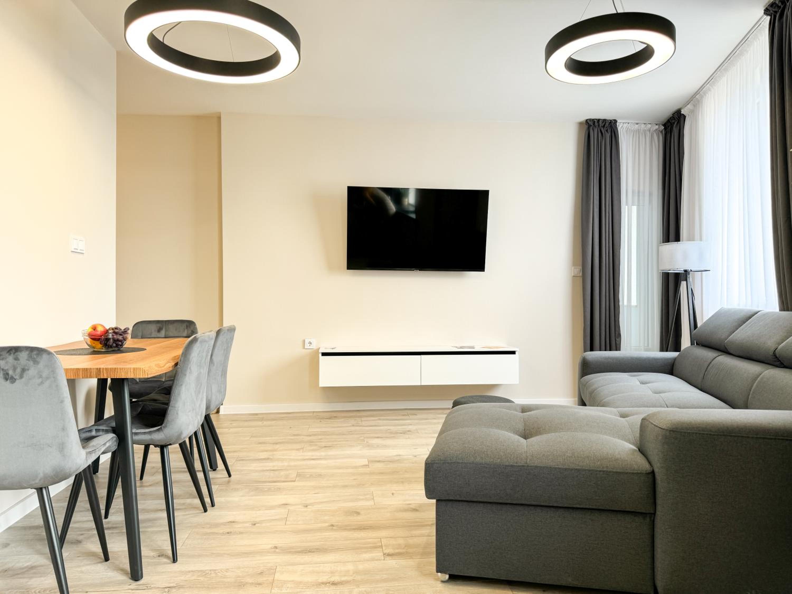Two-Bedroom Apartment with Balcony photo 3