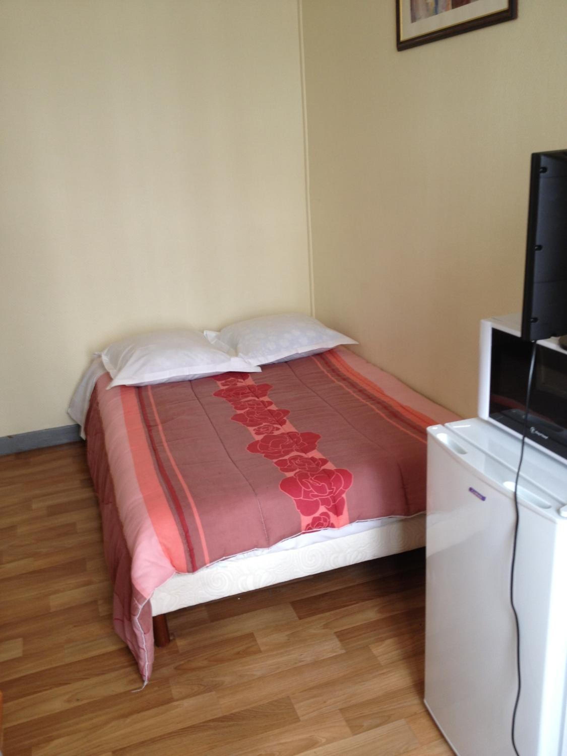 Double Room with Shared Bathroom photo 3