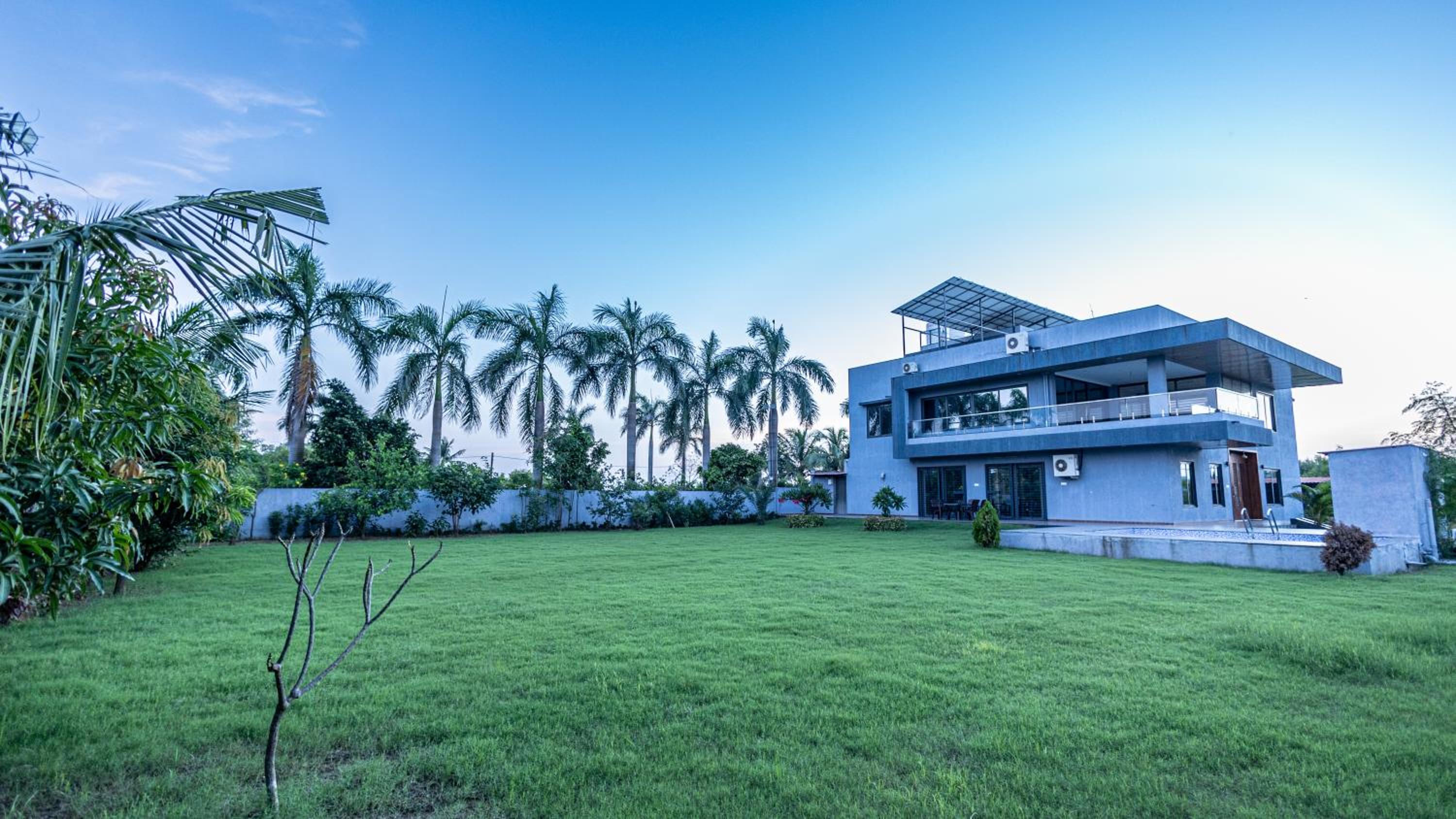 Villa photo 2