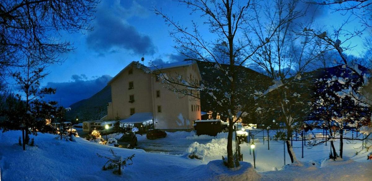 Quadruple Room with Mountain View photo 2