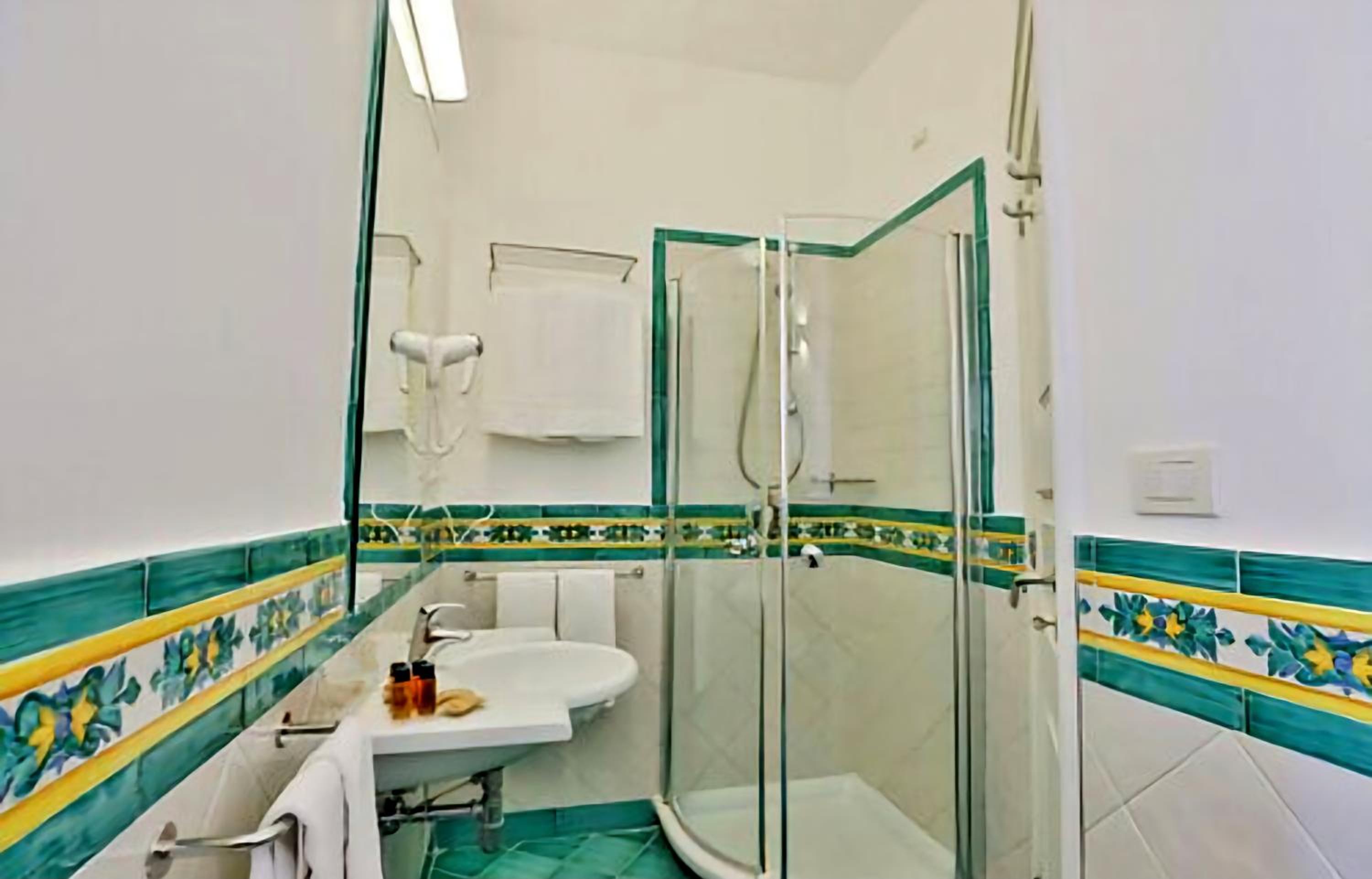 Deluxe Double Room with Balcony and Cathedral View - Photo 5