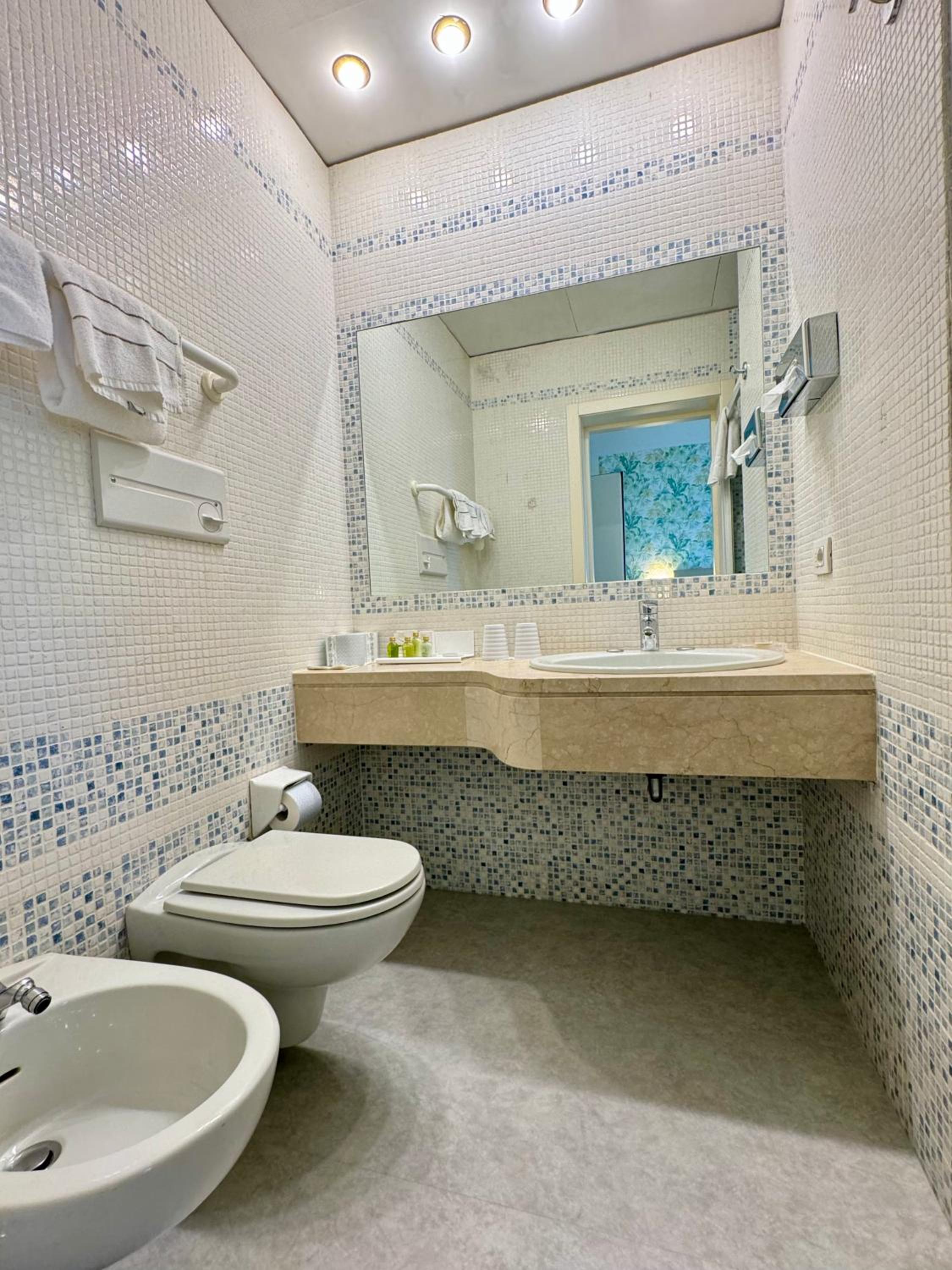 Classic Double Room - Photo 10