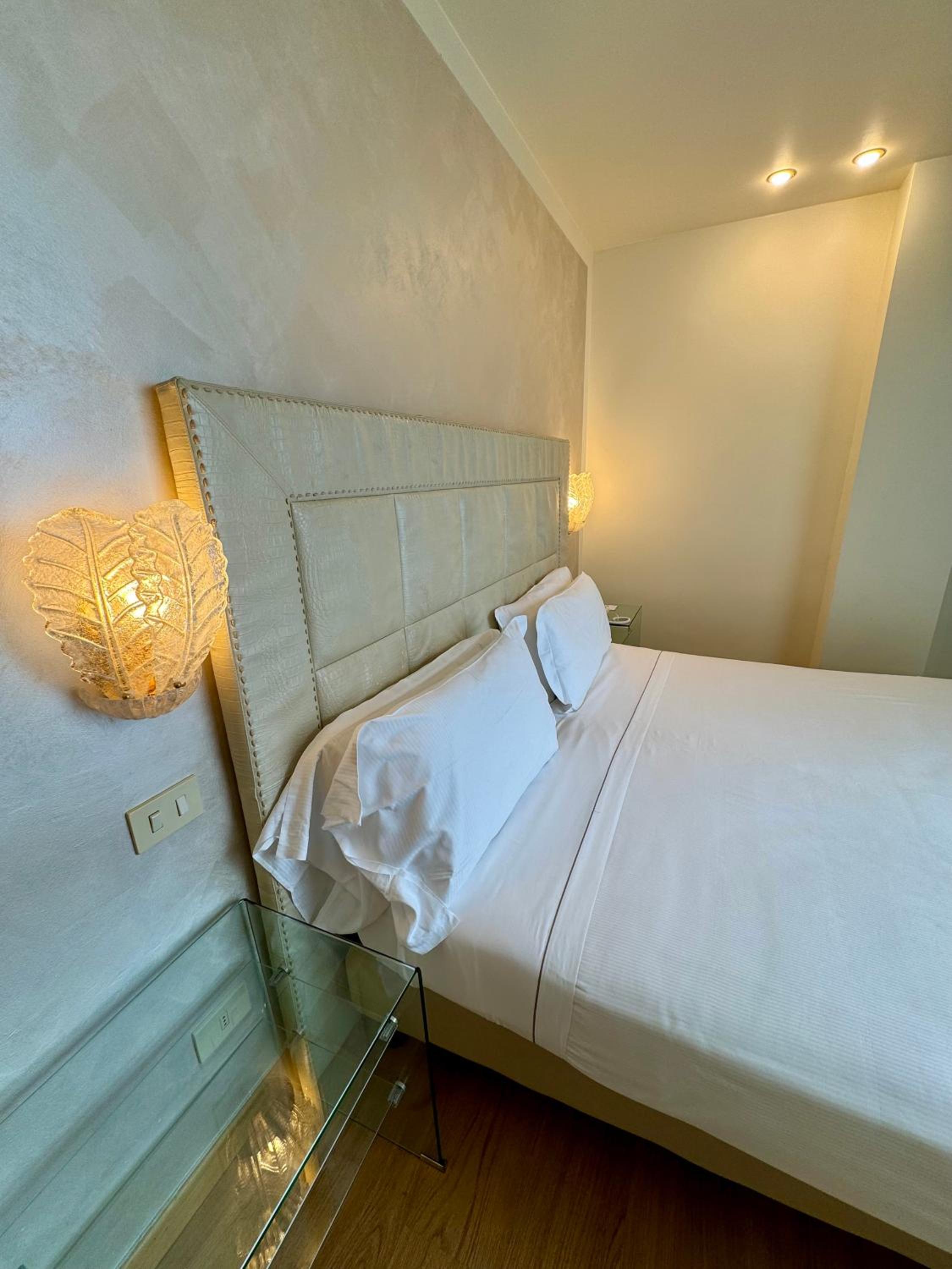 Classic Double Room - Photo 7
