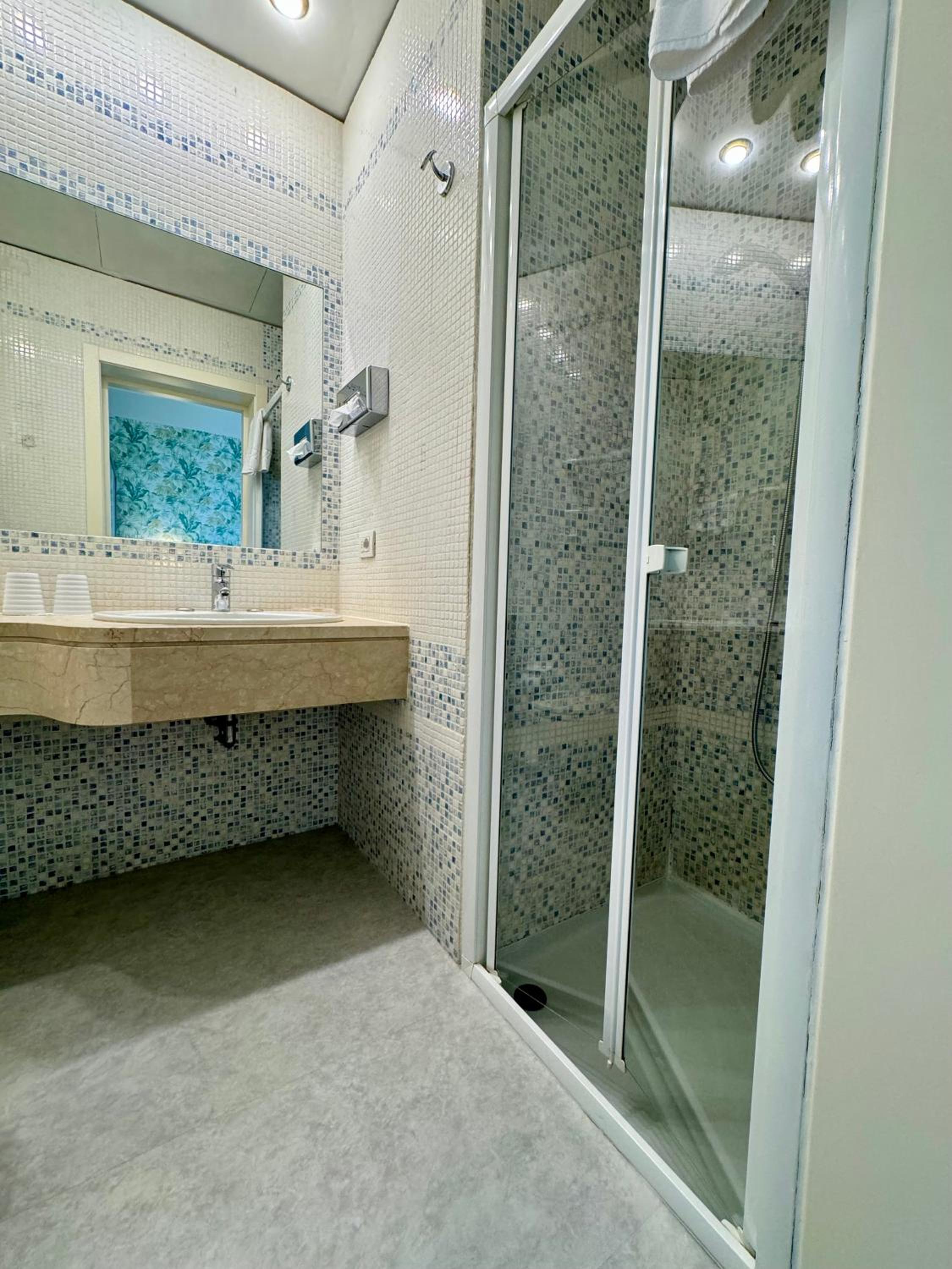 Classic Double Room - Photo 9