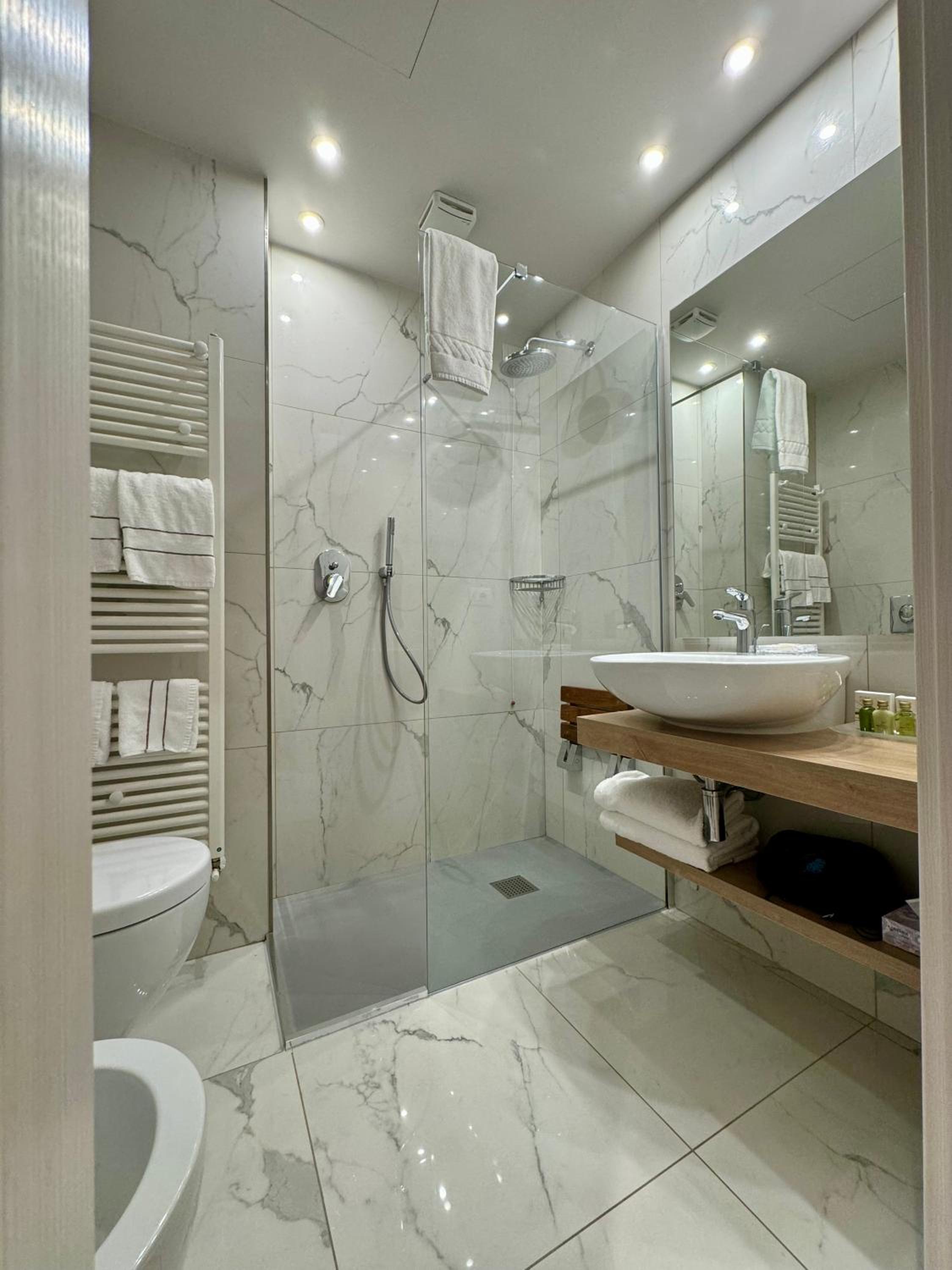 Superior Double Room with Lake View - Photo 15