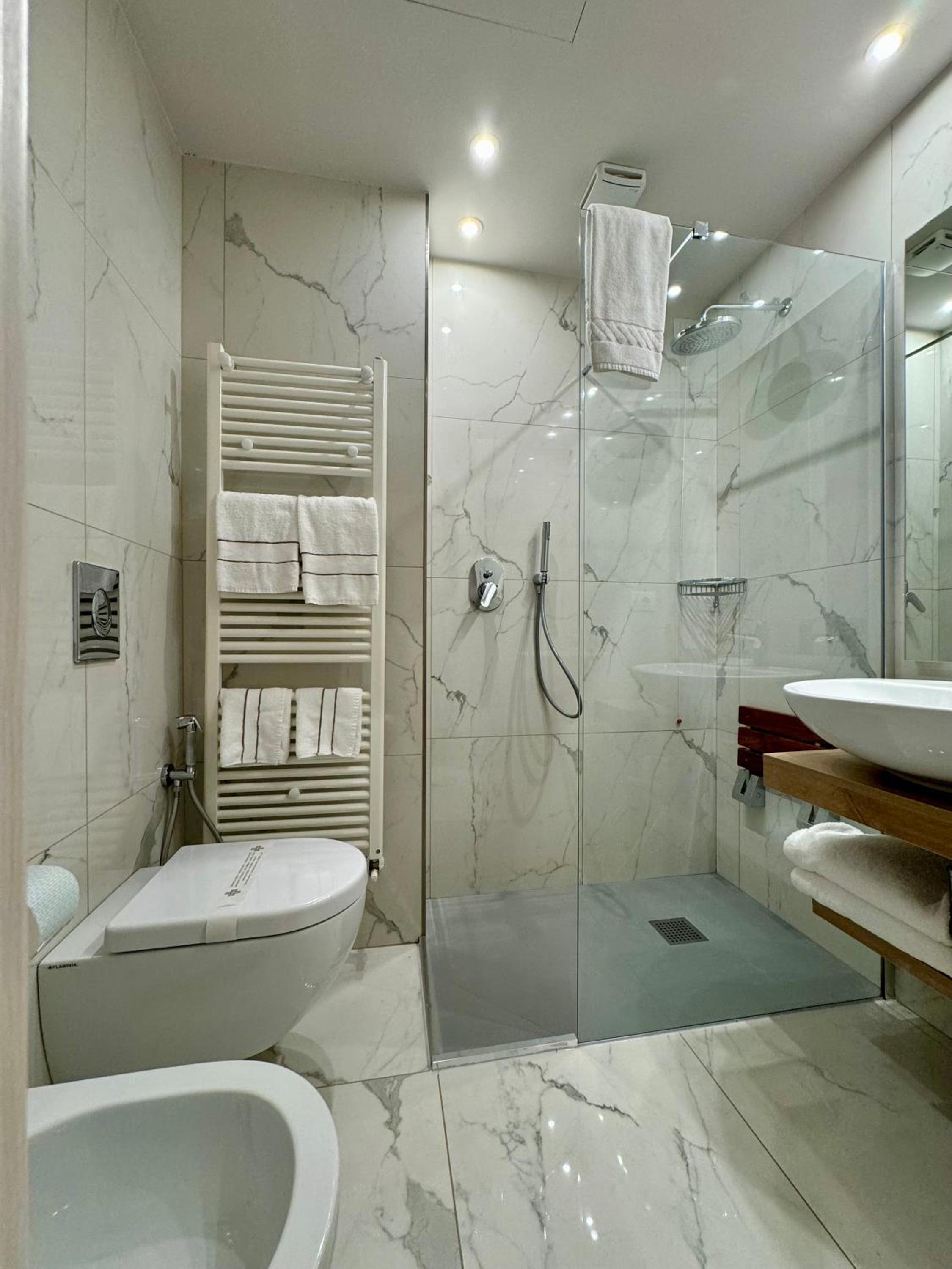 Superior Double Room with Lake View - Photo 14