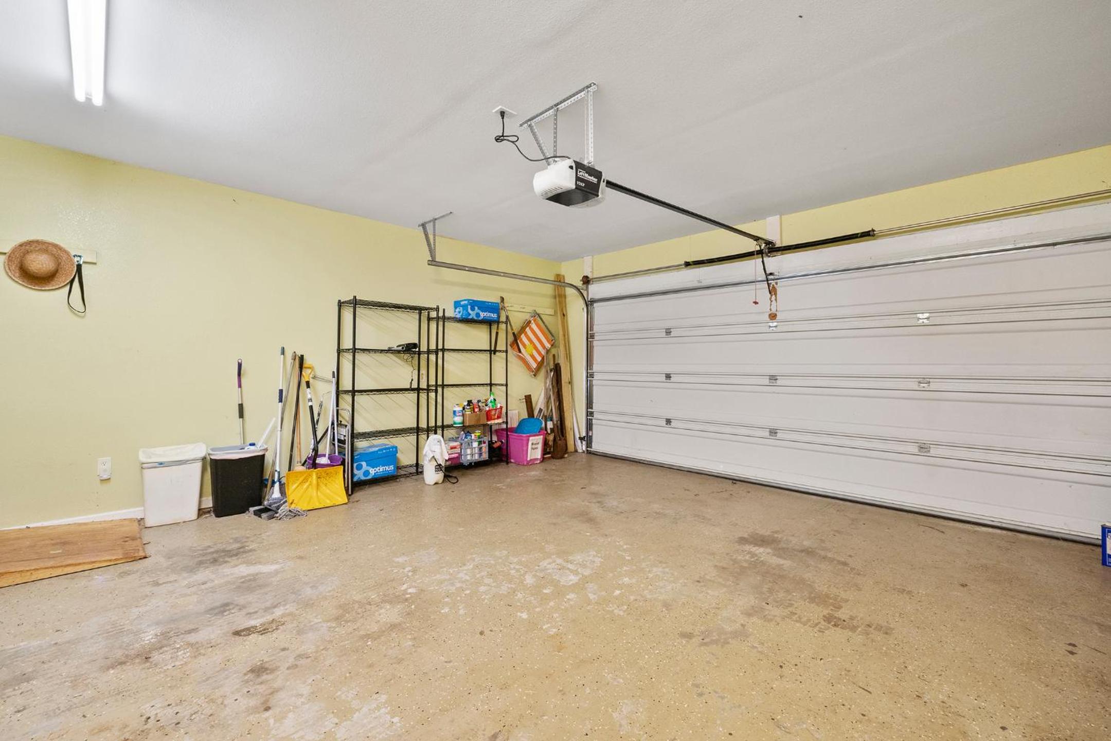 Three-Bedroom House photo 3