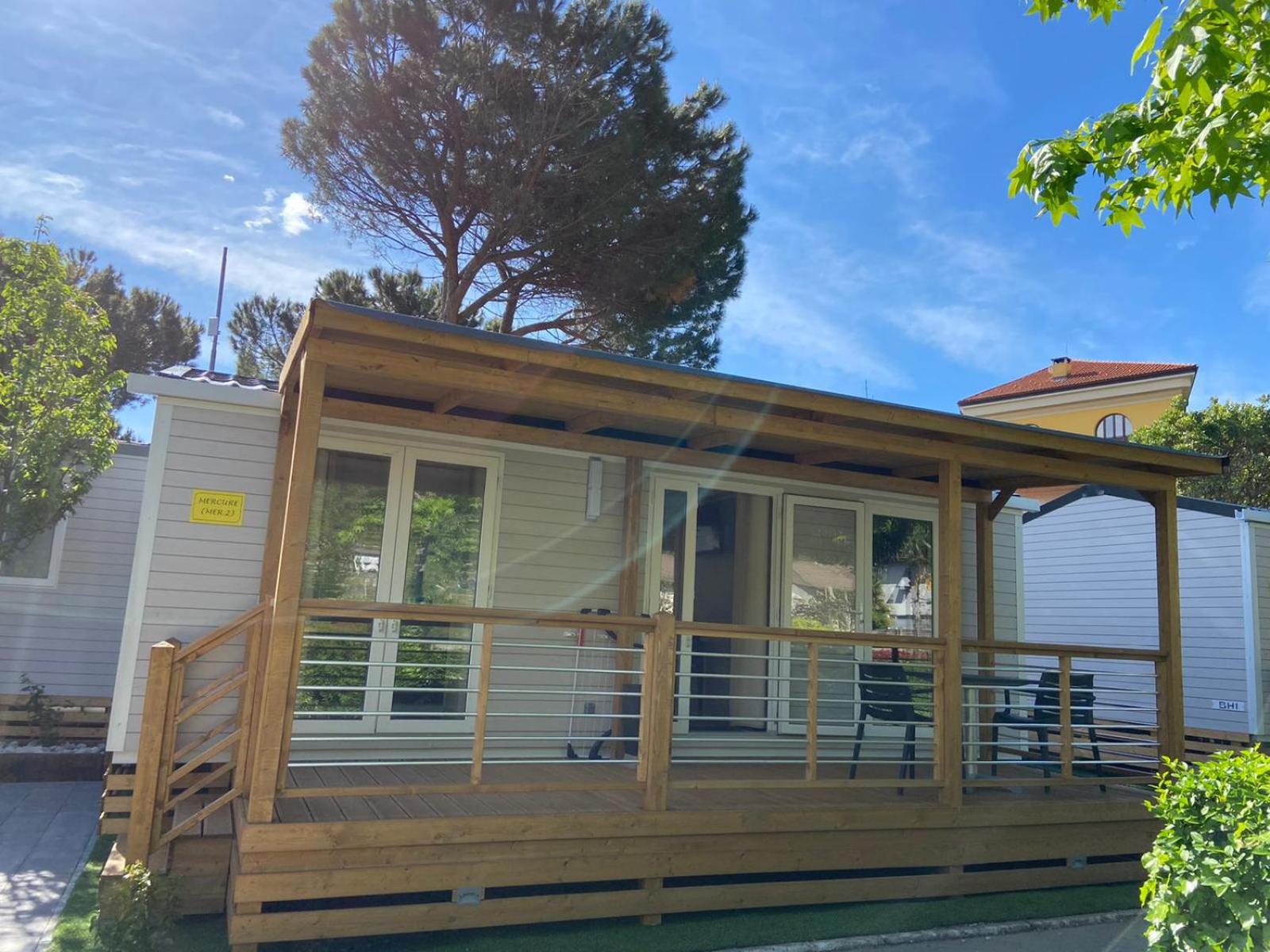 Mobile Home photo 2